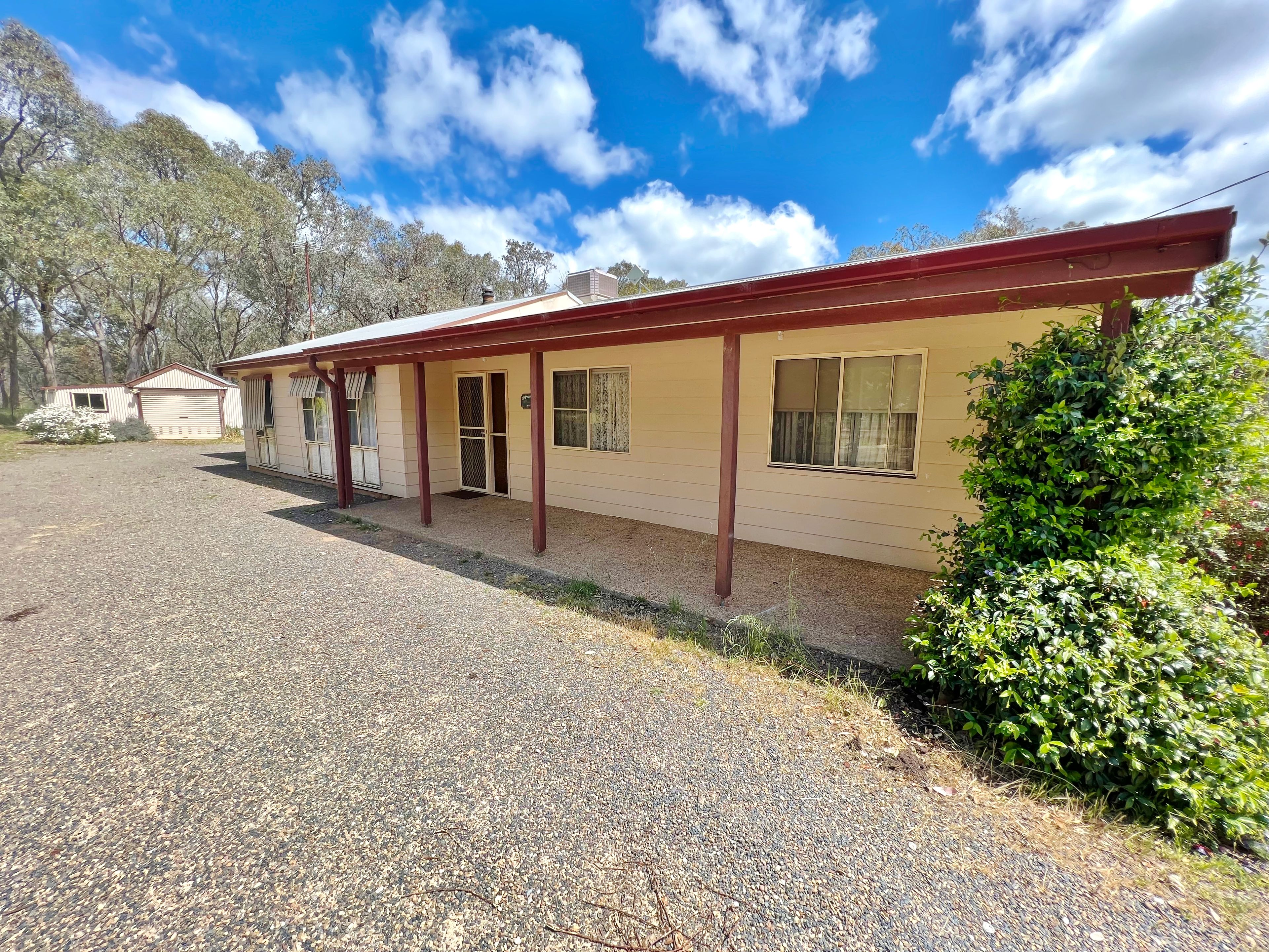 1 Skeeterville Road, Young NSW 2594