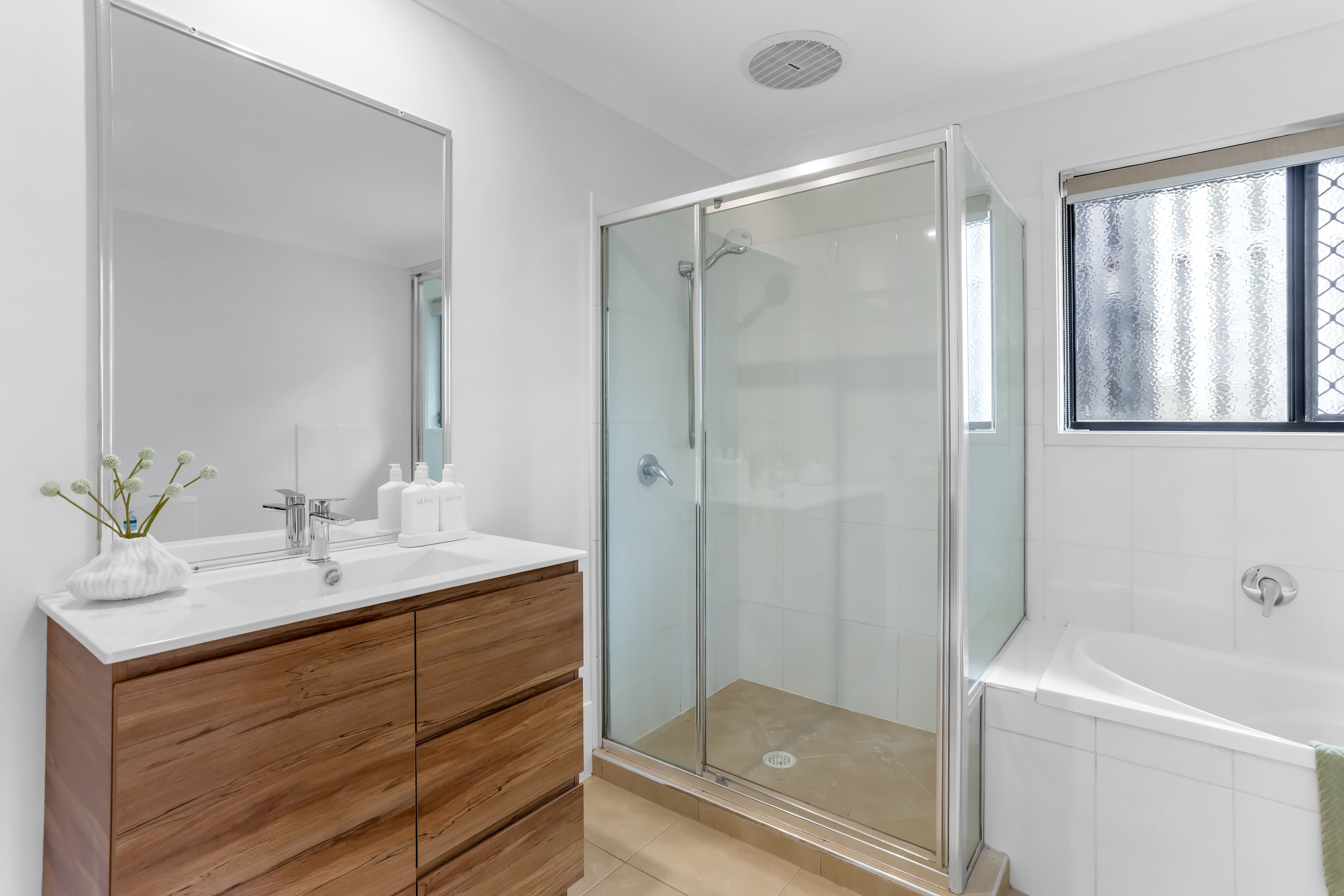 2/86 Wunburra Circle — photo 12 of 18