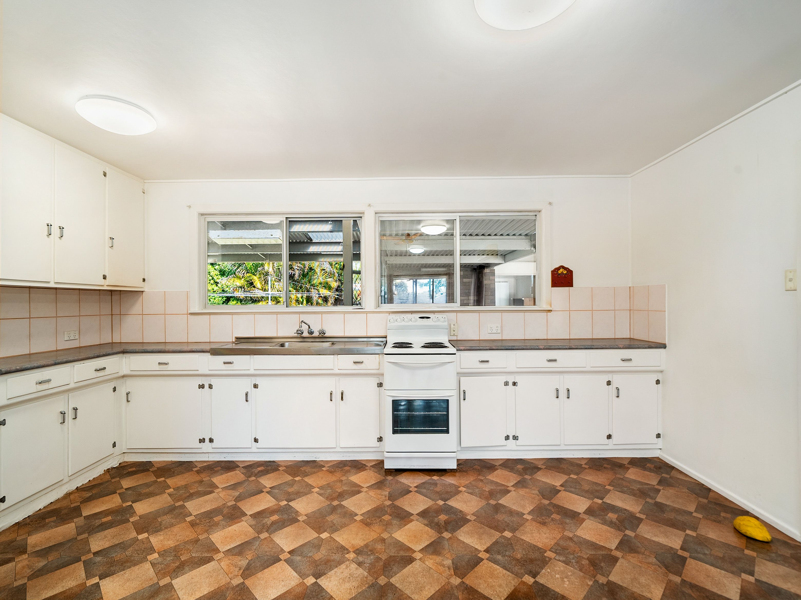133 Macdonnell Road — photo 9 of 22