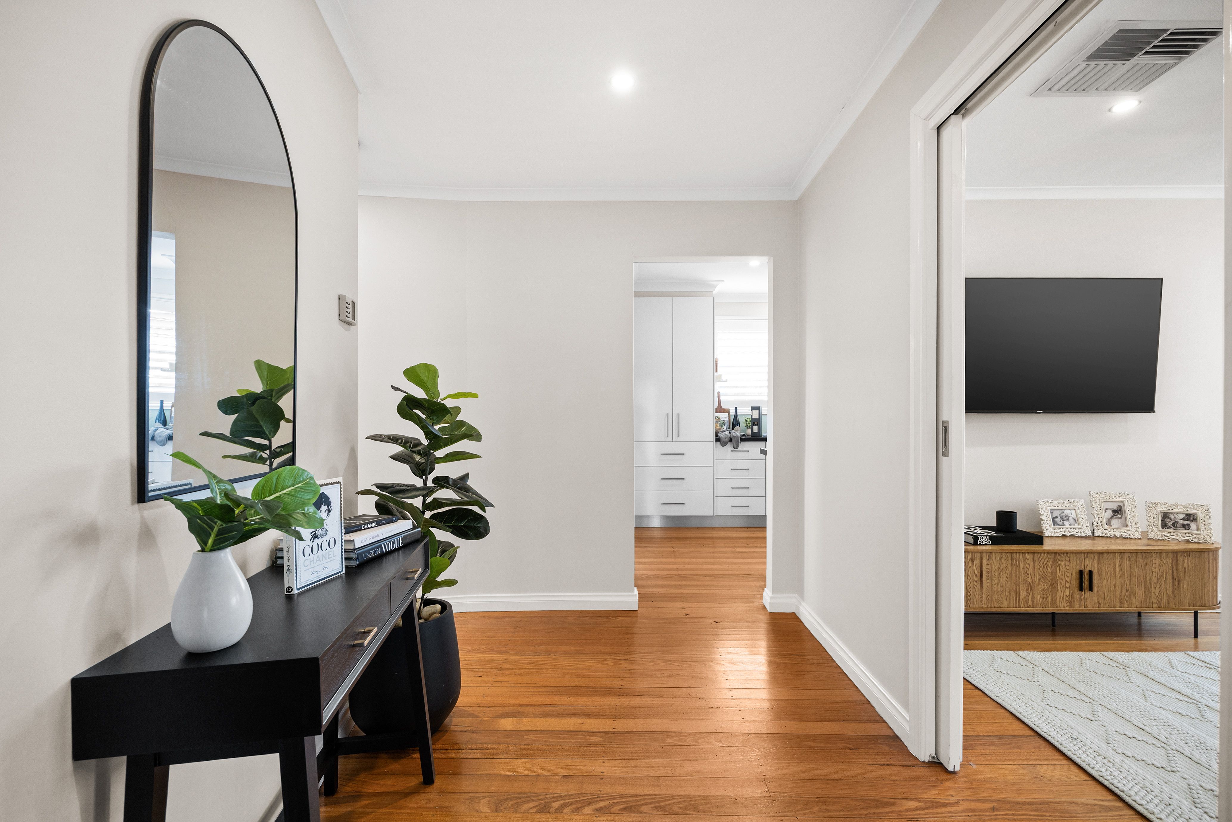 17 Vaucluse Avenue, Gladstone Park, VIC 3043