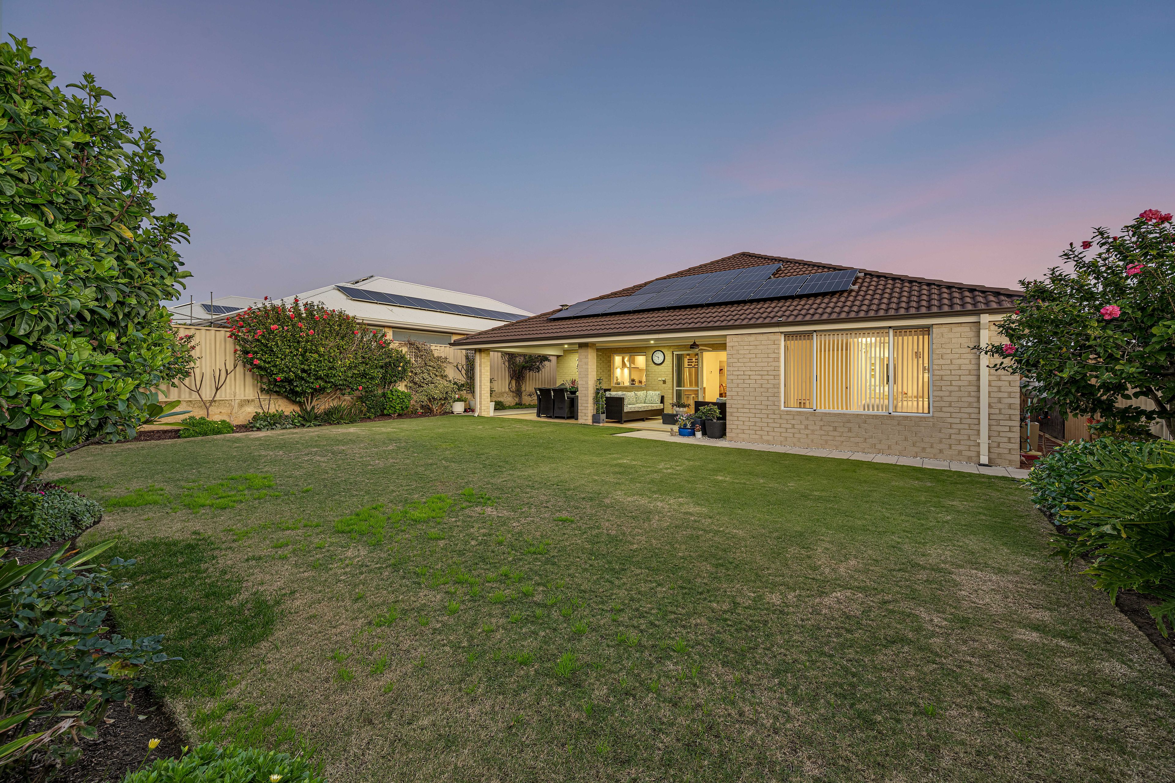12 Oakbank Crescent — photo 30 of 30