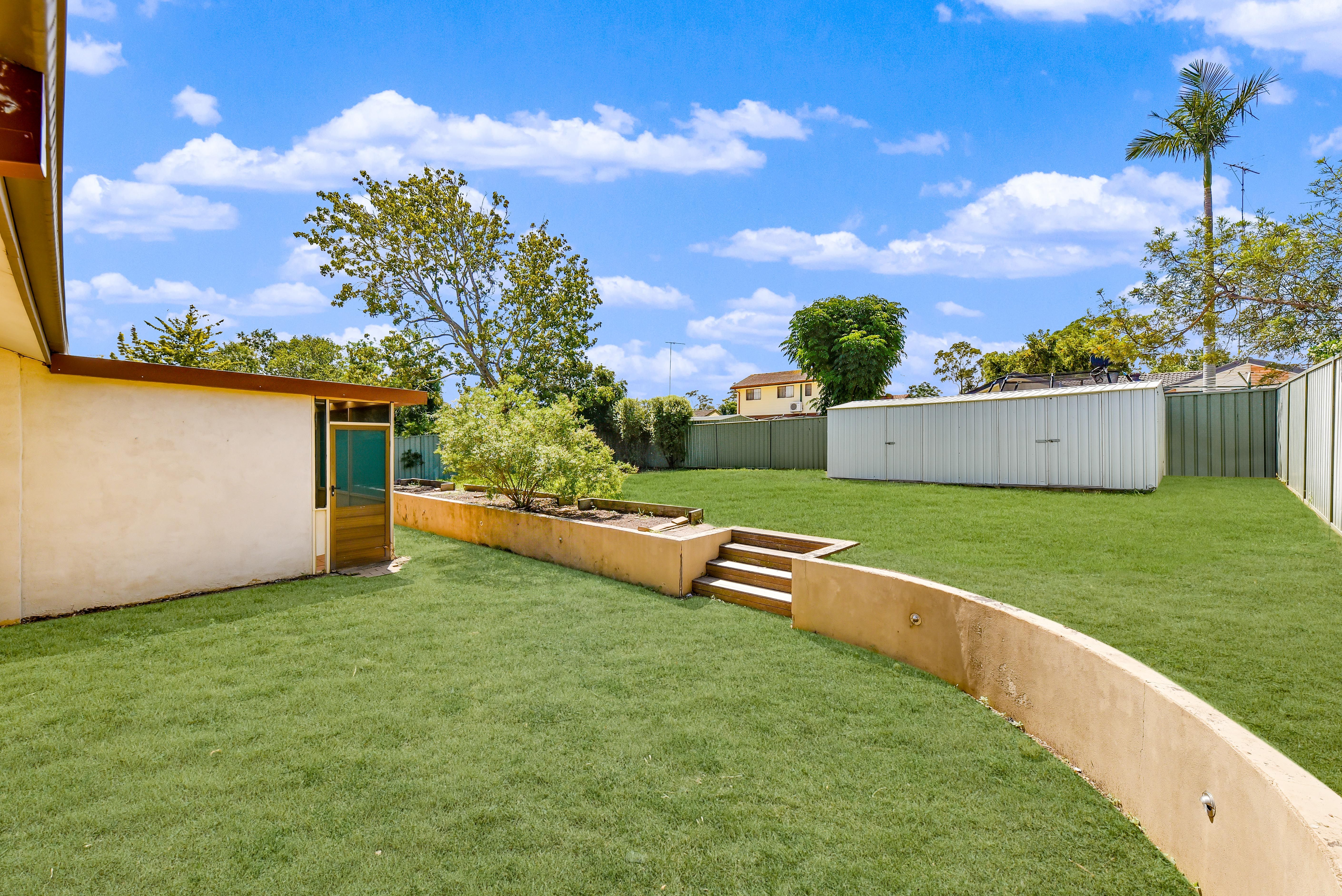 10 Tallowwood Crescent, Bradbury, NSW 2560