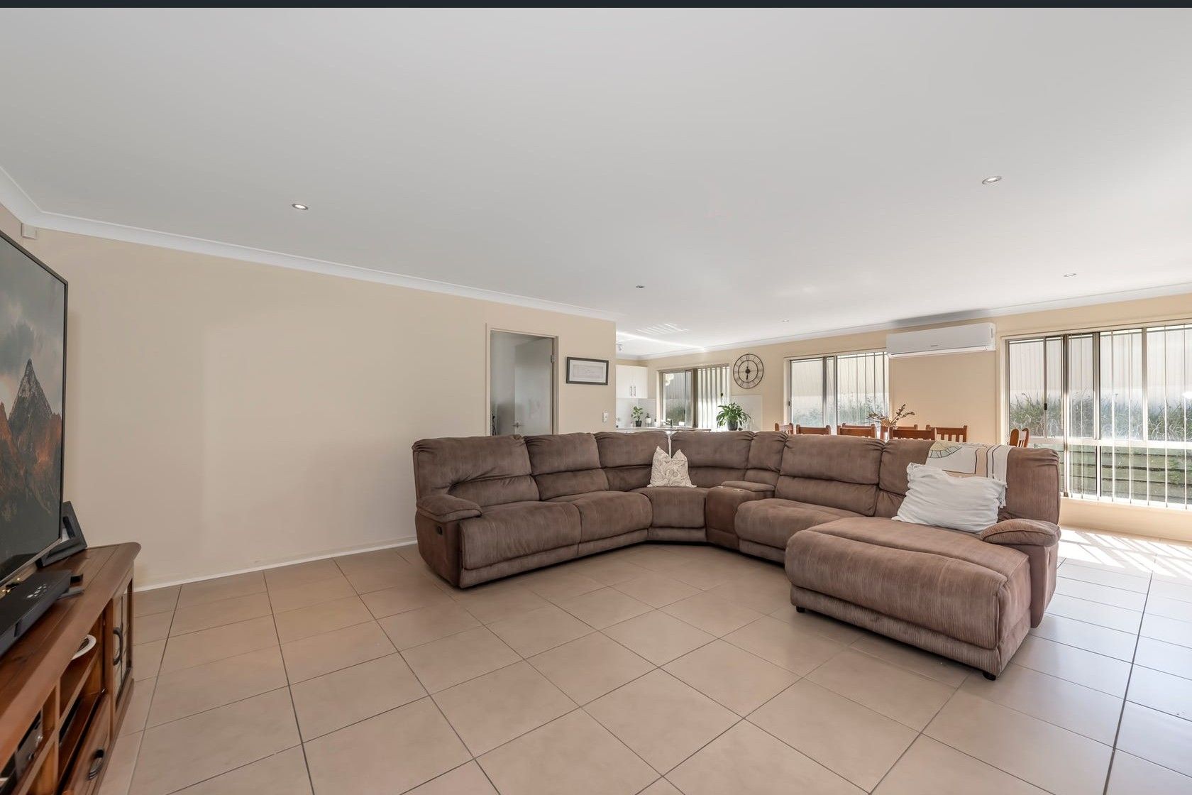 4 Ritz Drive — photo 3 of 18