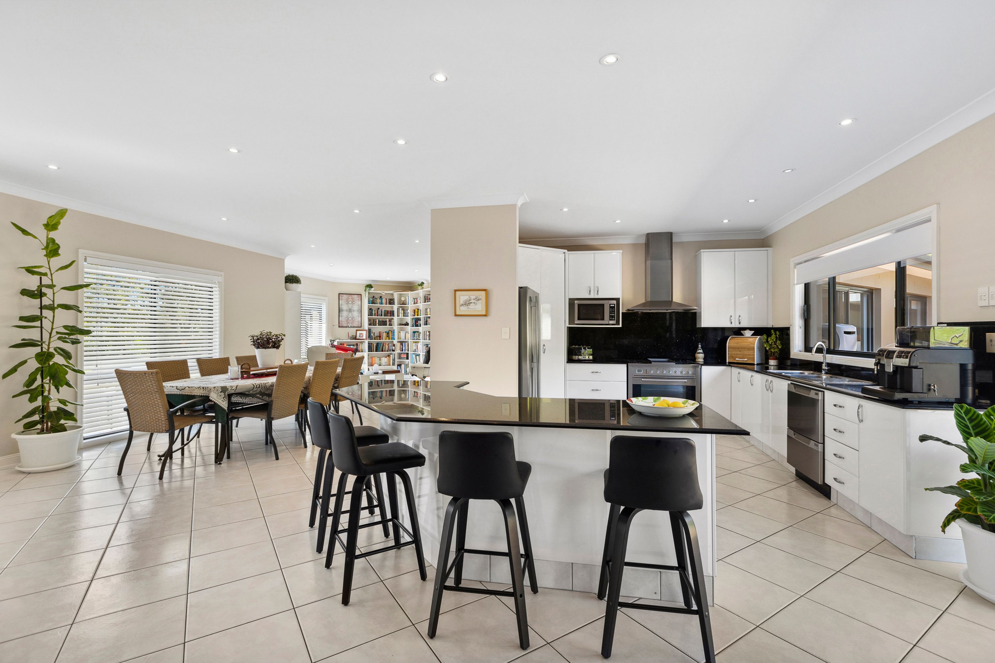 56 Waratah Road — photo 3 of 15
