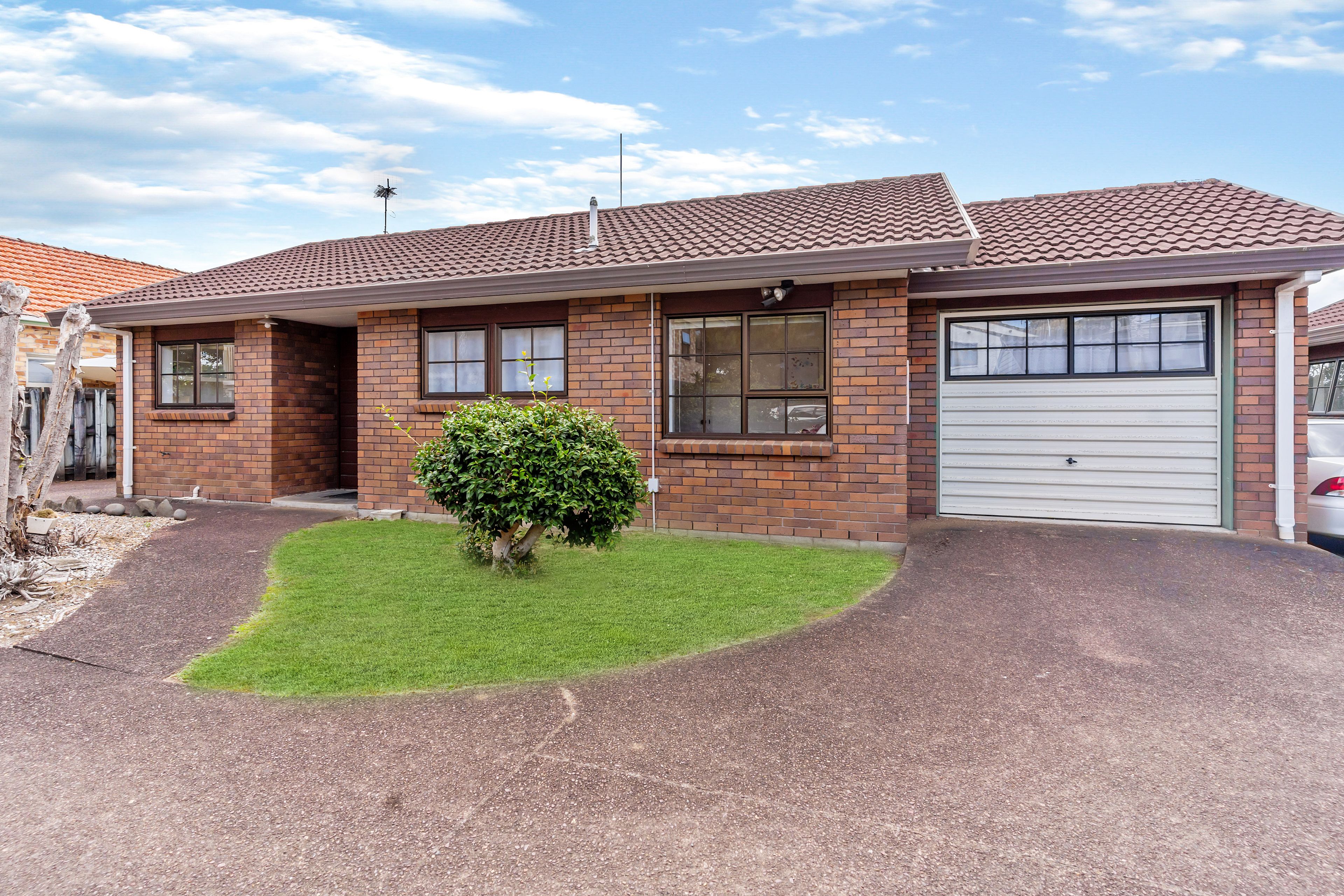 2/10 Great South Road, Papakura, Papakura