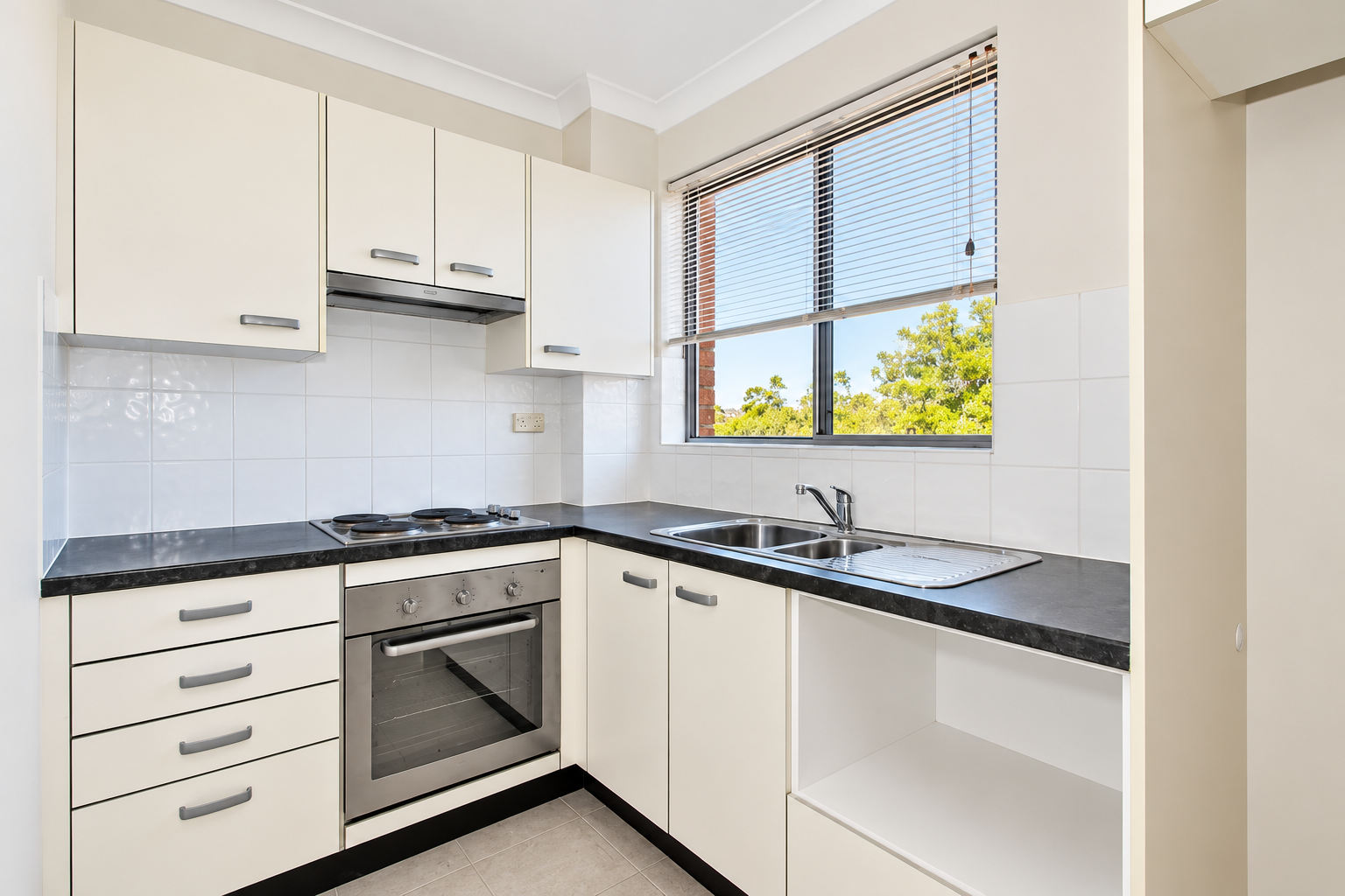 16/16 Maxim Street — photo 3 of 6