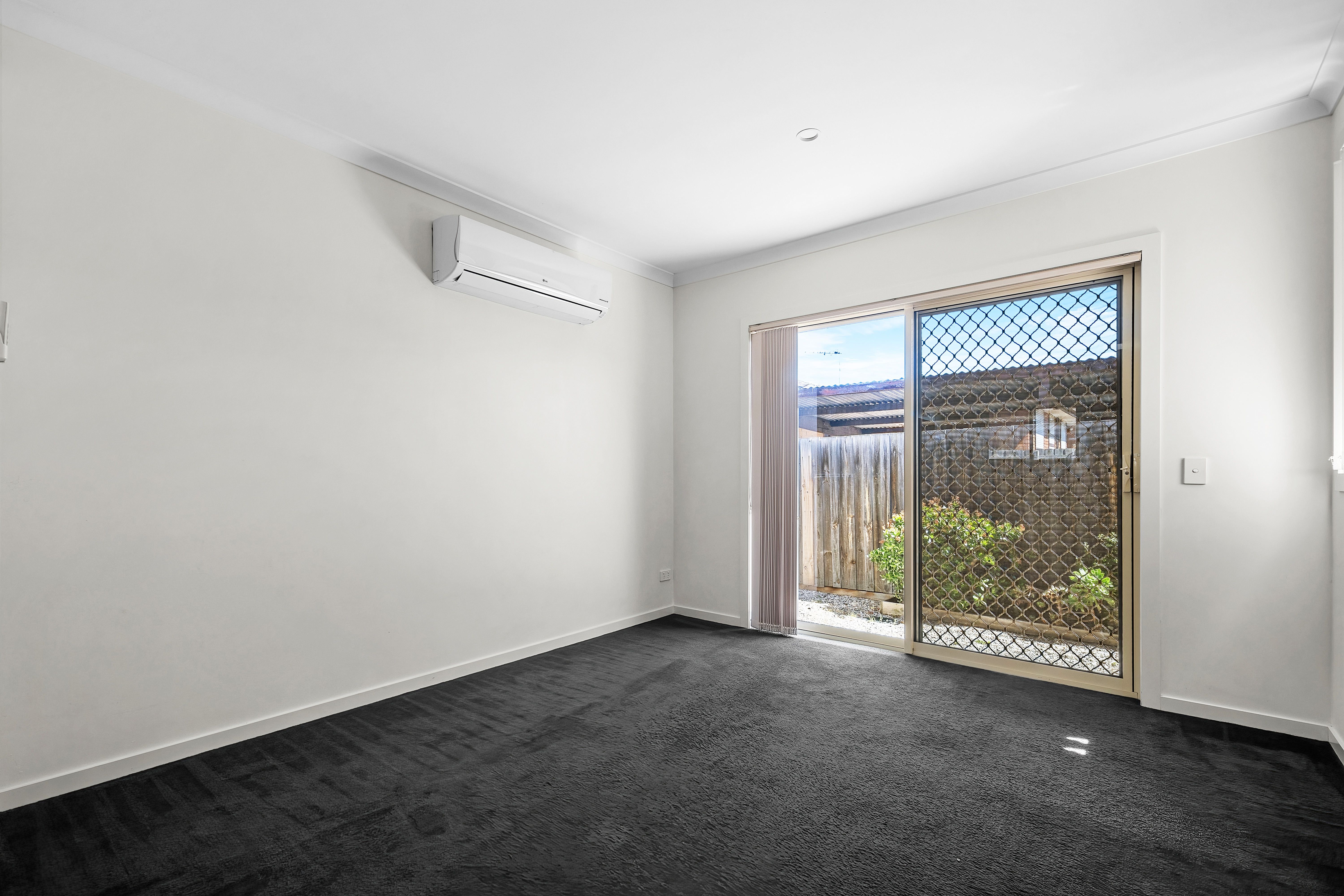 2/8 Mckinnon Street — photo 8 of 13
