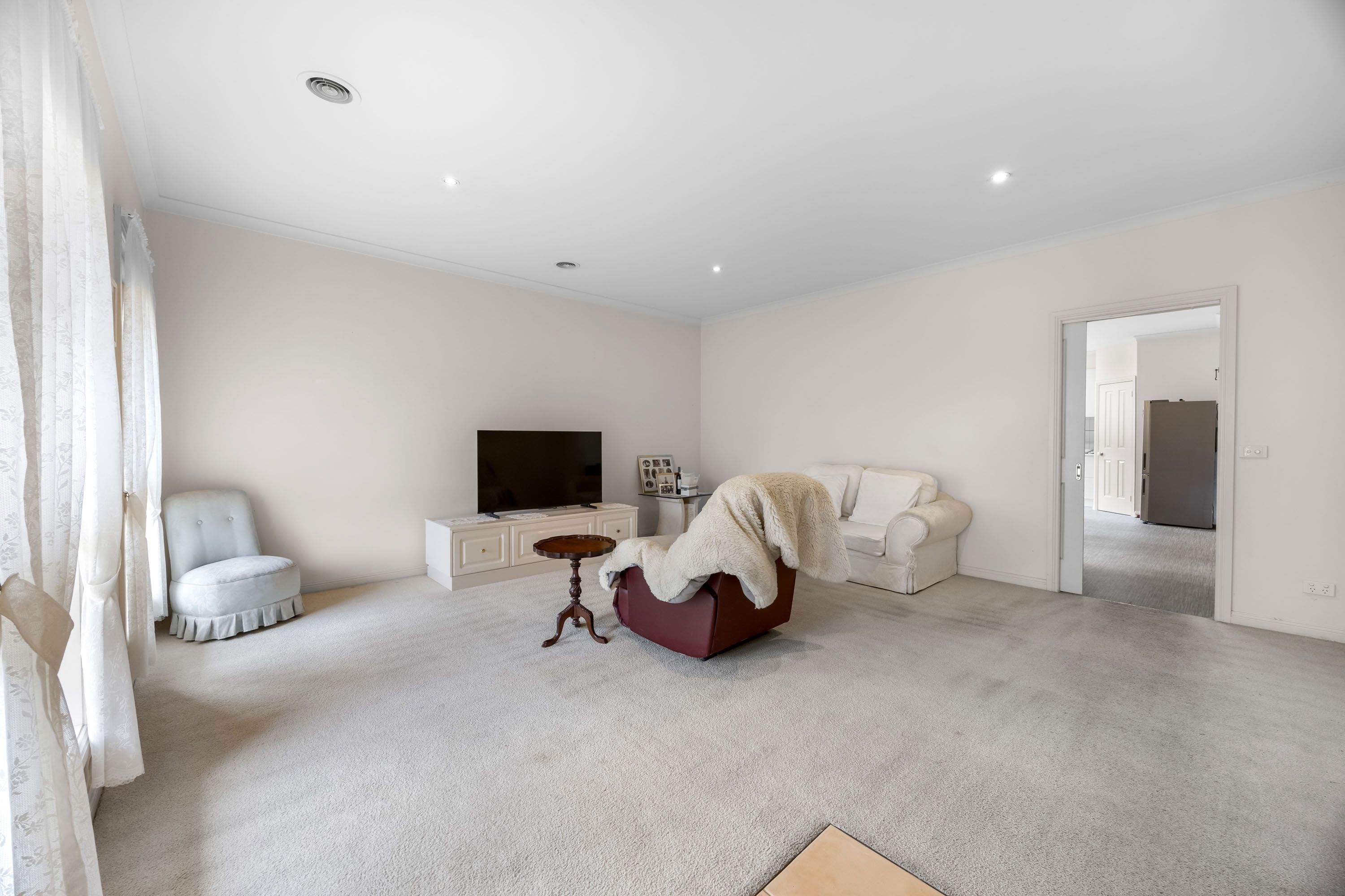 10 St Robbins Avenue, Lake Gardens, VIC 3355