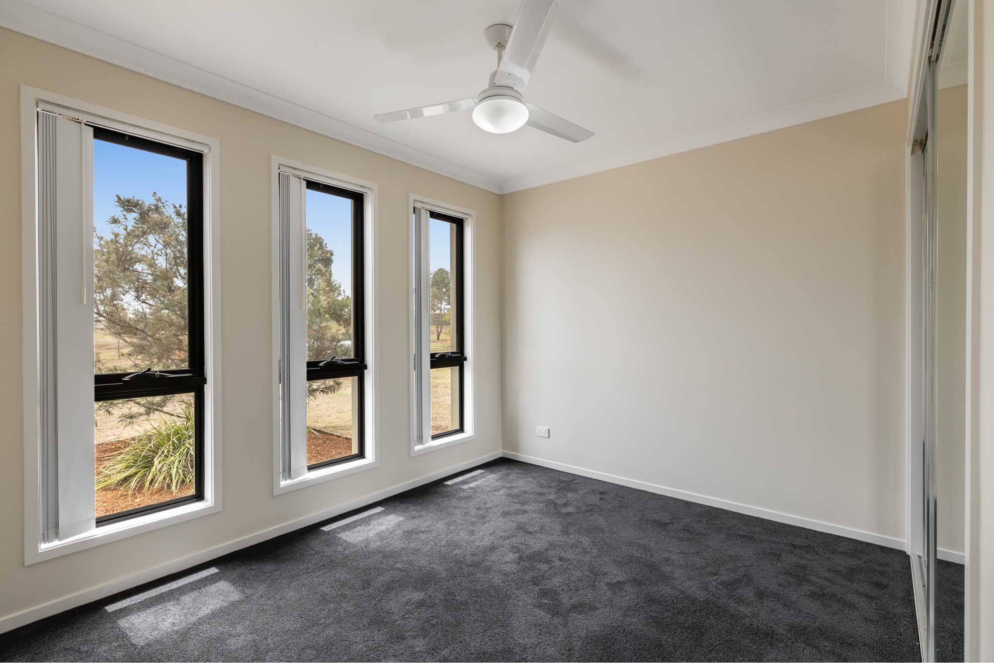 35 Myrtleford Crescent — photo 7 of 16