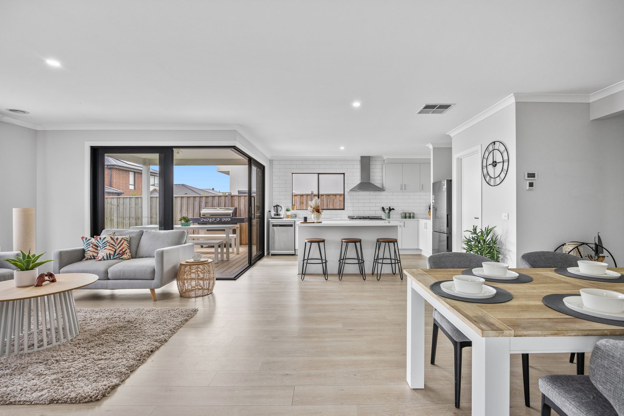 17 Clamoroso Drive, Clyde North, VIC 3978