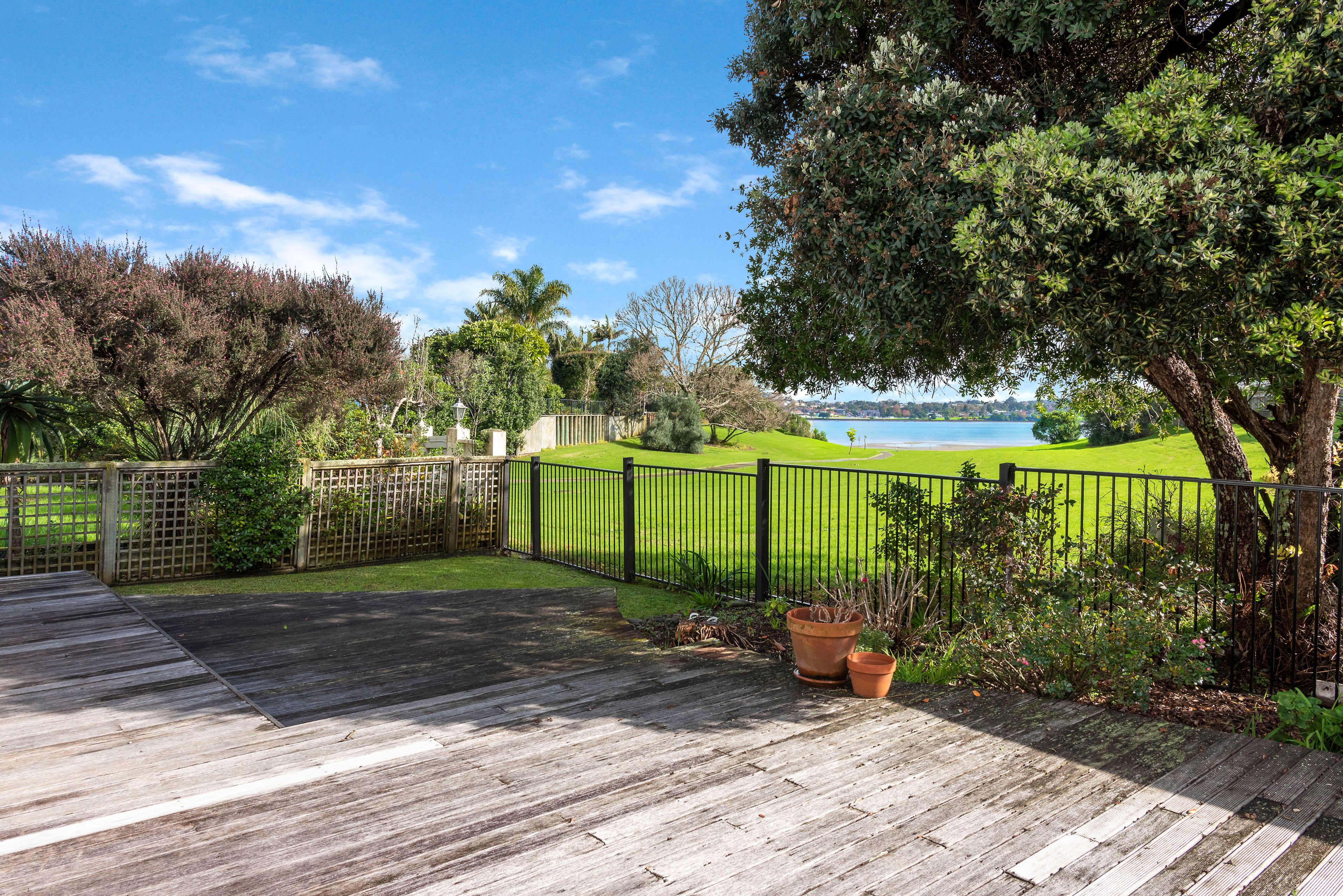 2/165 Fisher Parade, Farm Cove, Manukau City