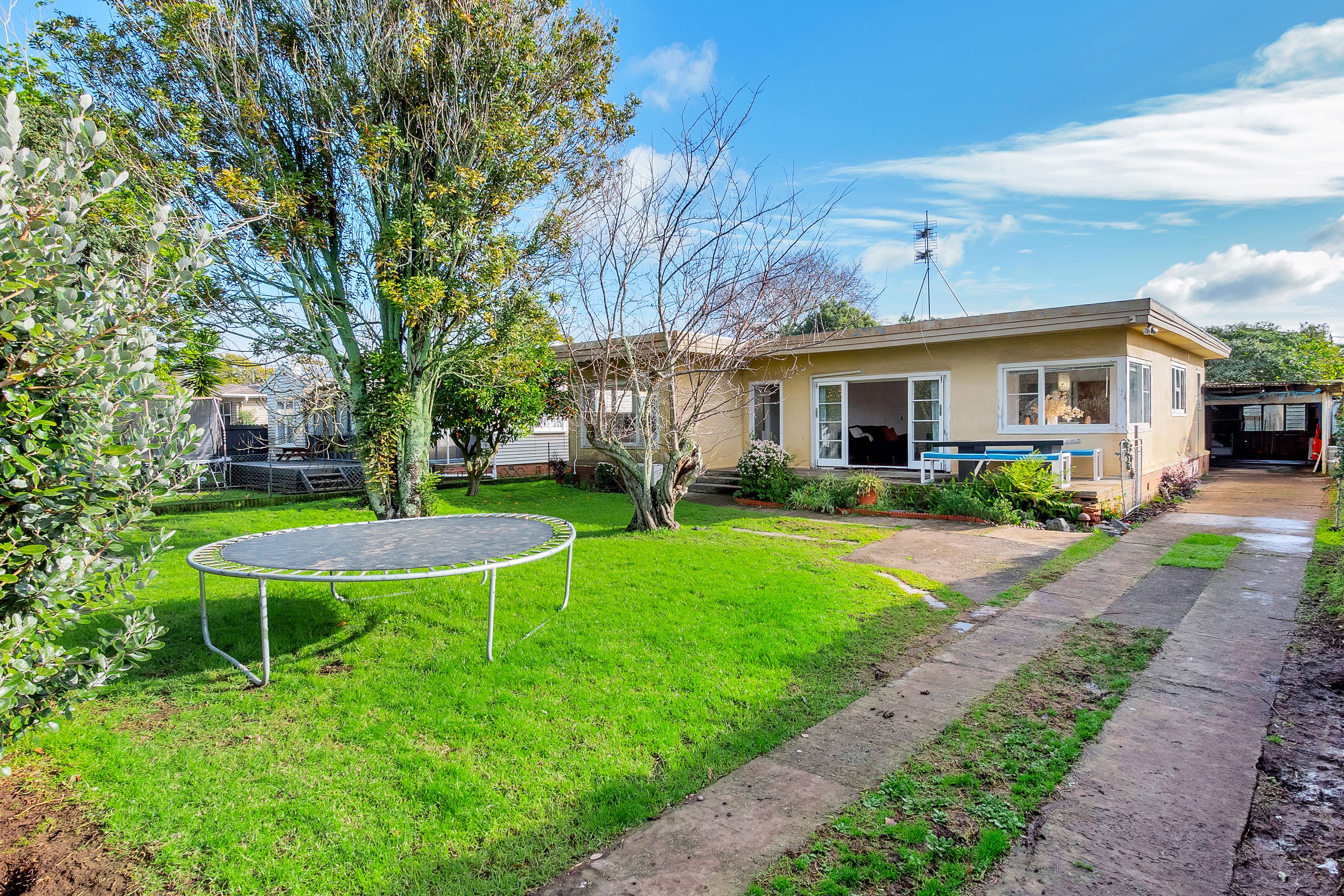 37 Kawiti Avenue, Point England, Auckland City