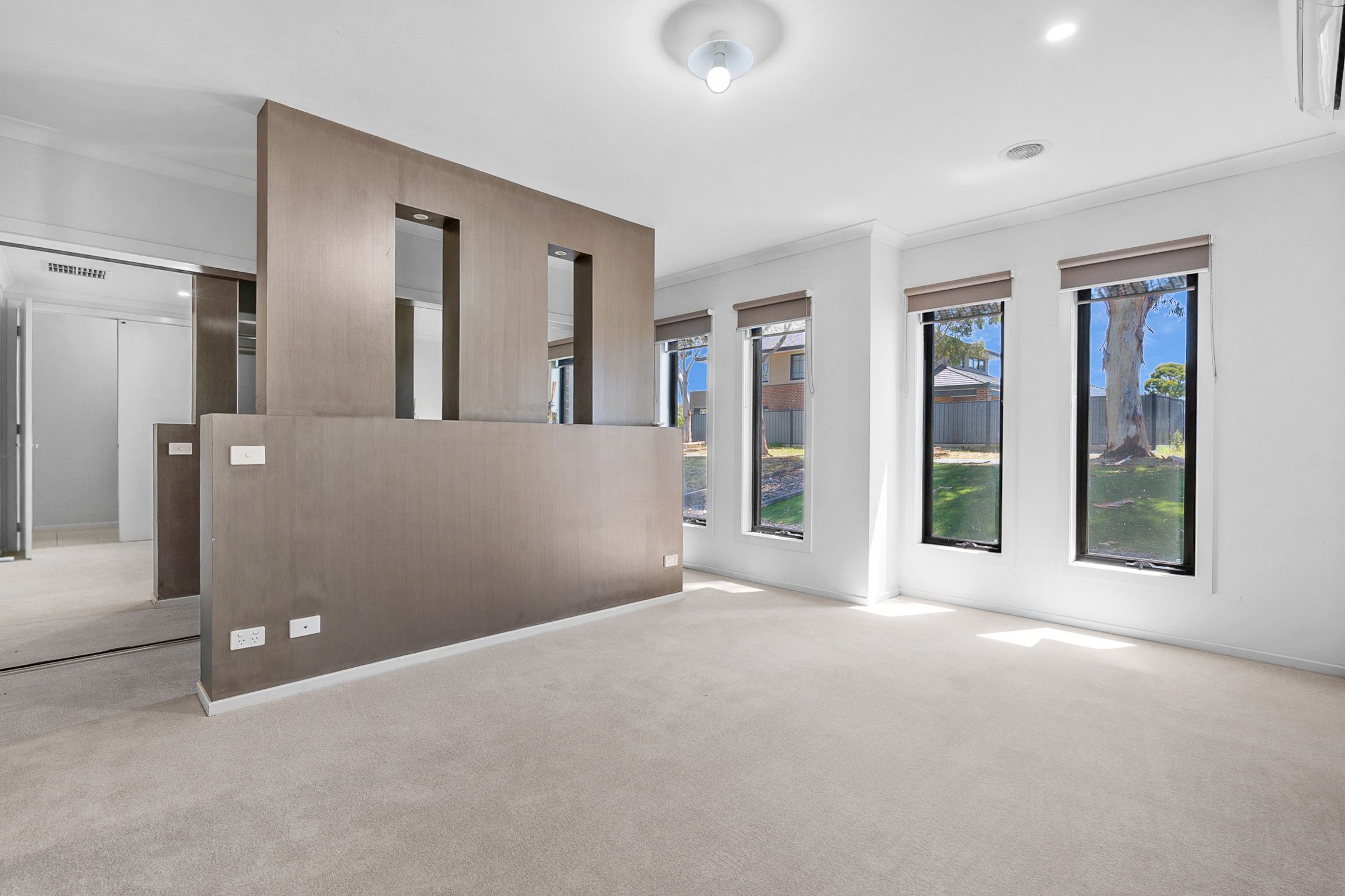 4 Half Moon Crescent, Pakenham, VIC 3810