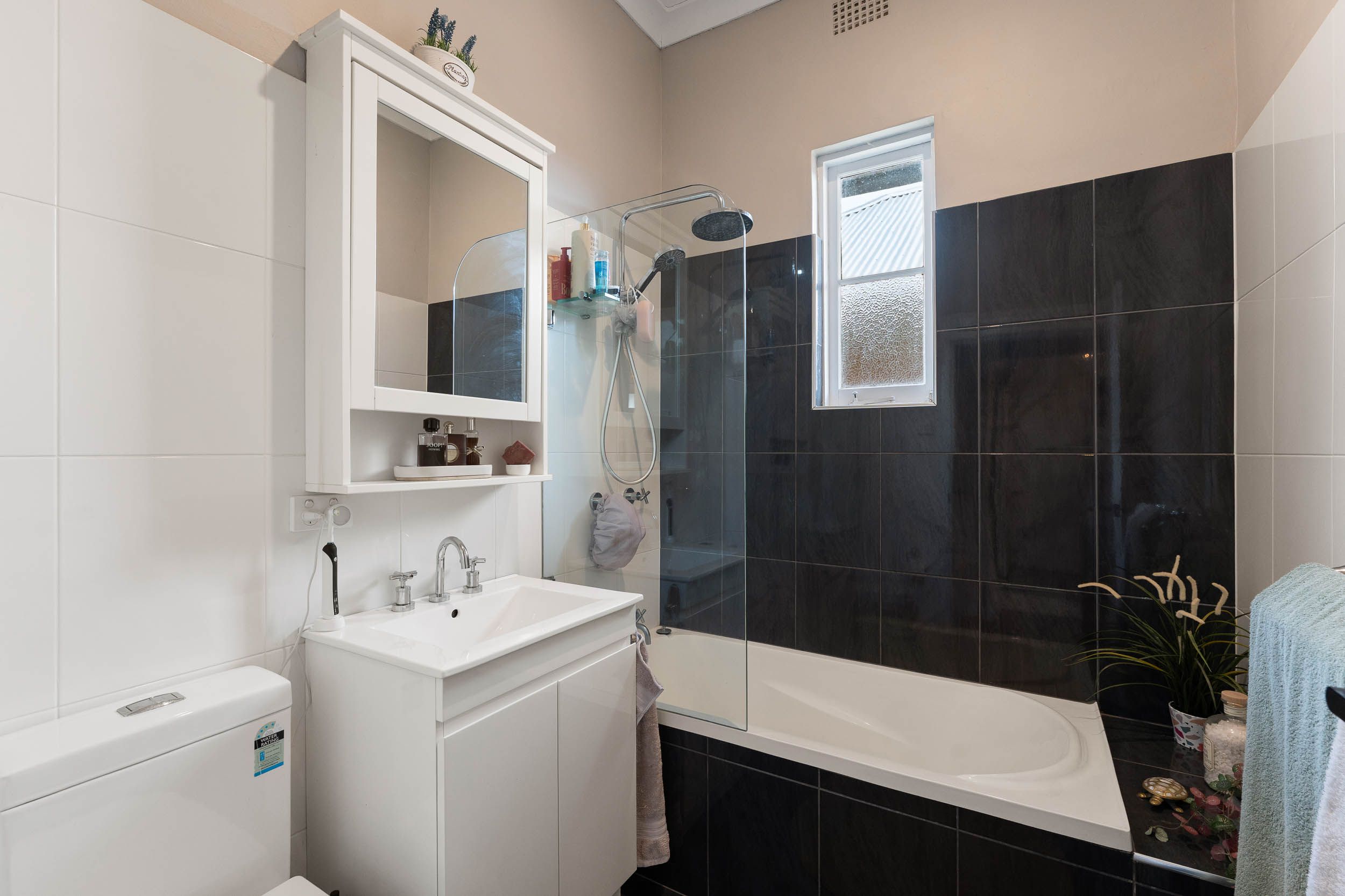 131 Kinghorne Street — photo 12 of 19