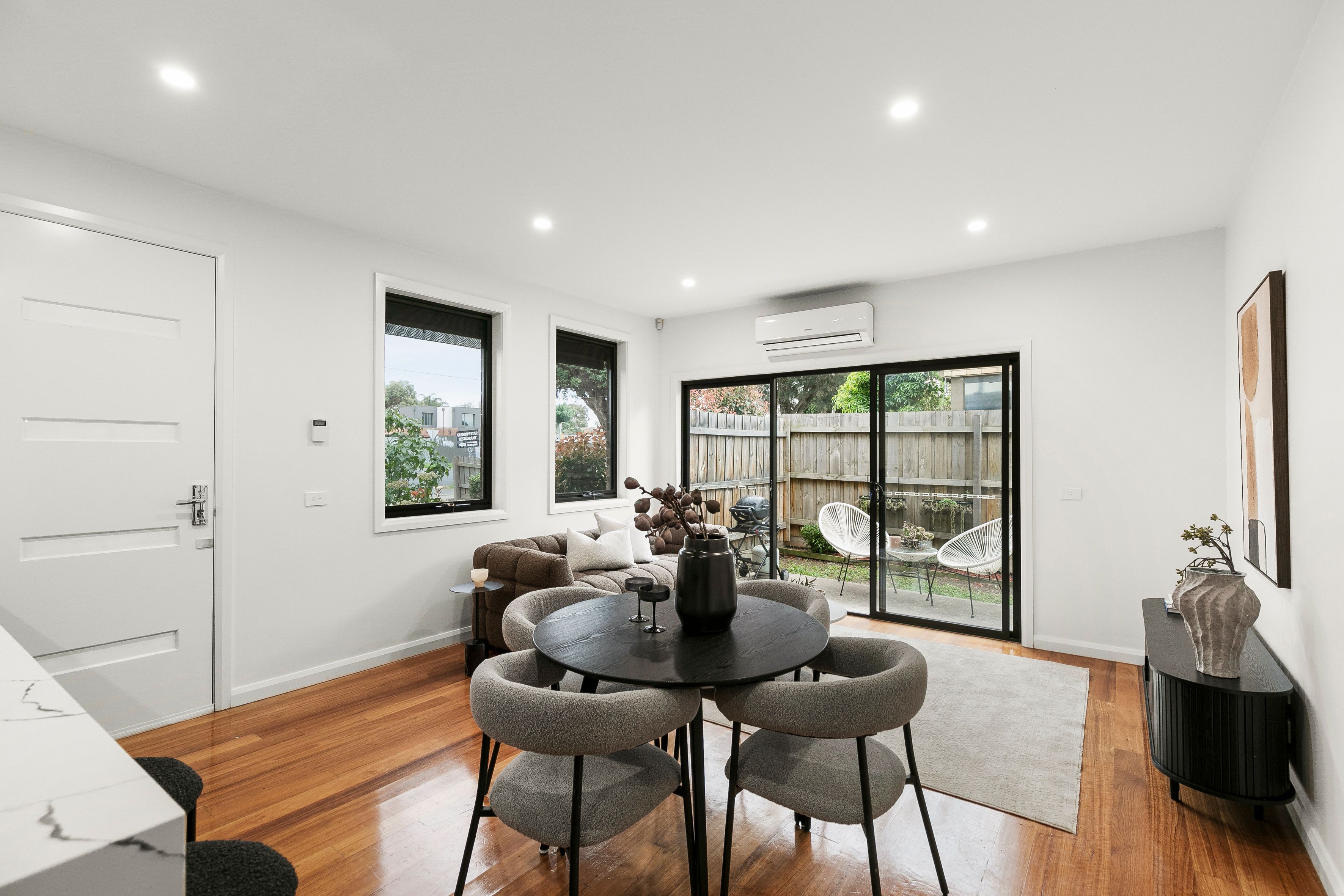 1/100 Widford Street — photo 5 of 16