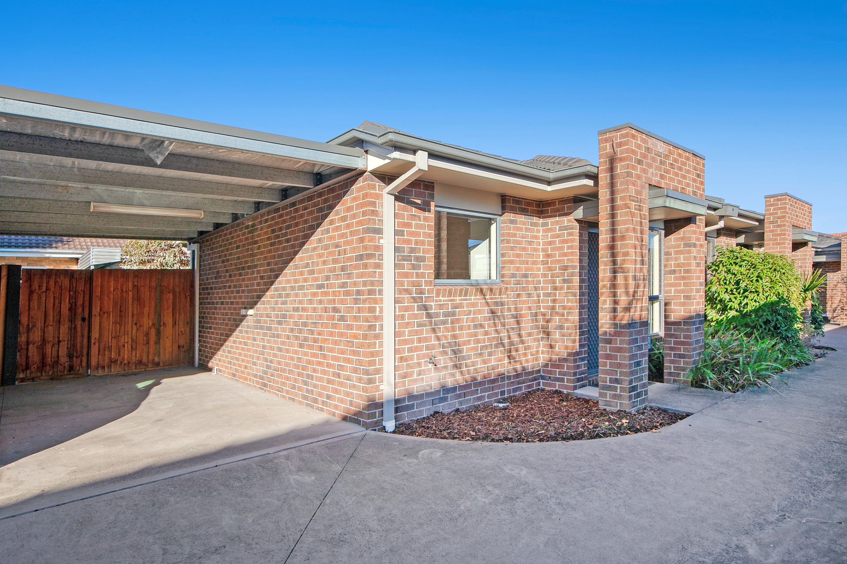 2/177 Purinuan Road, Reservoir, VIC 3073