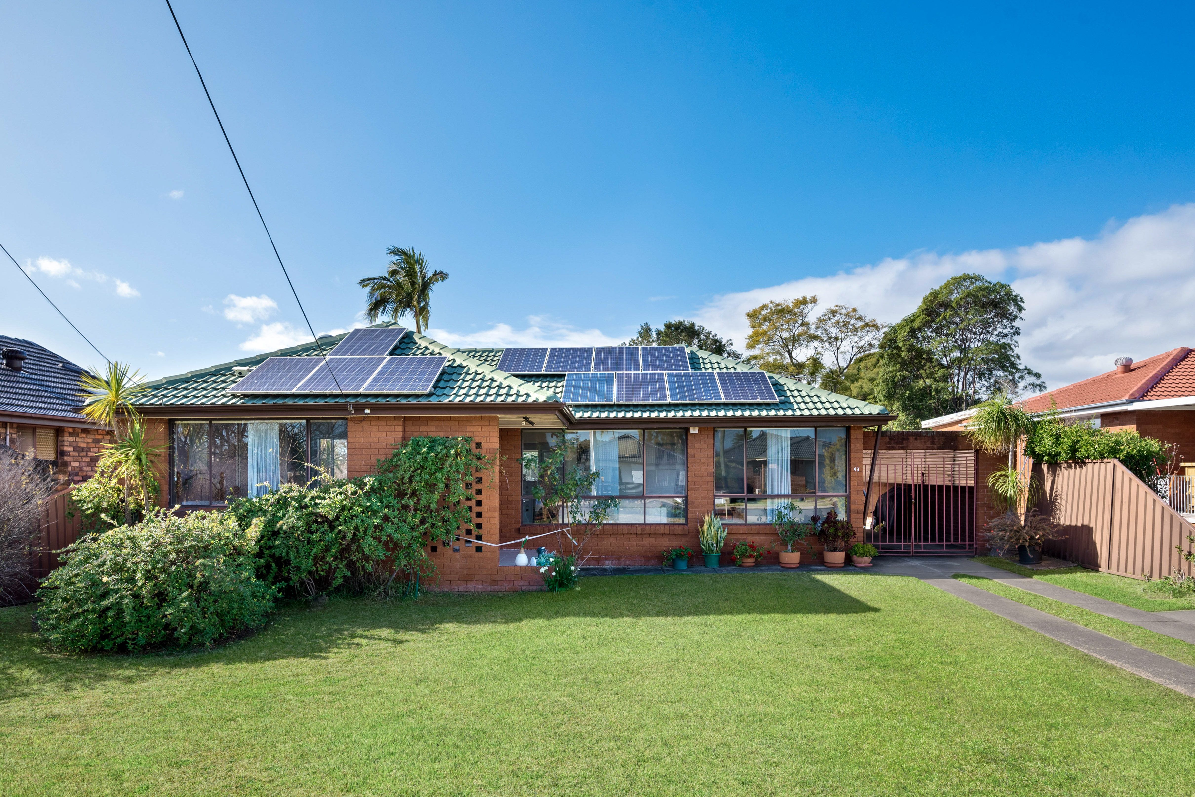43 Parkland Avenue, Macquarie Fields NSW 2564