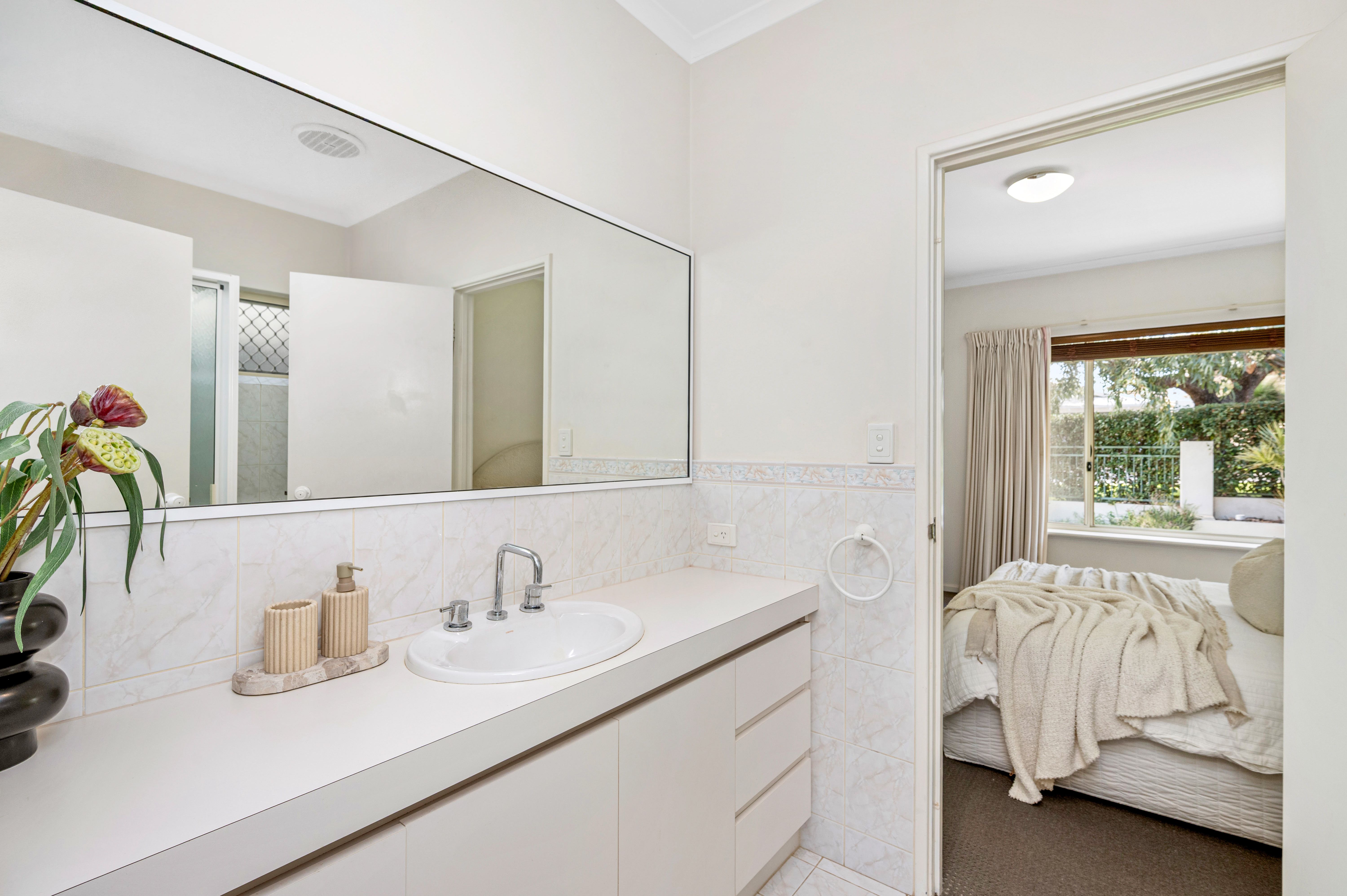 53 Bournemouth Crescent — photo 13 of 19