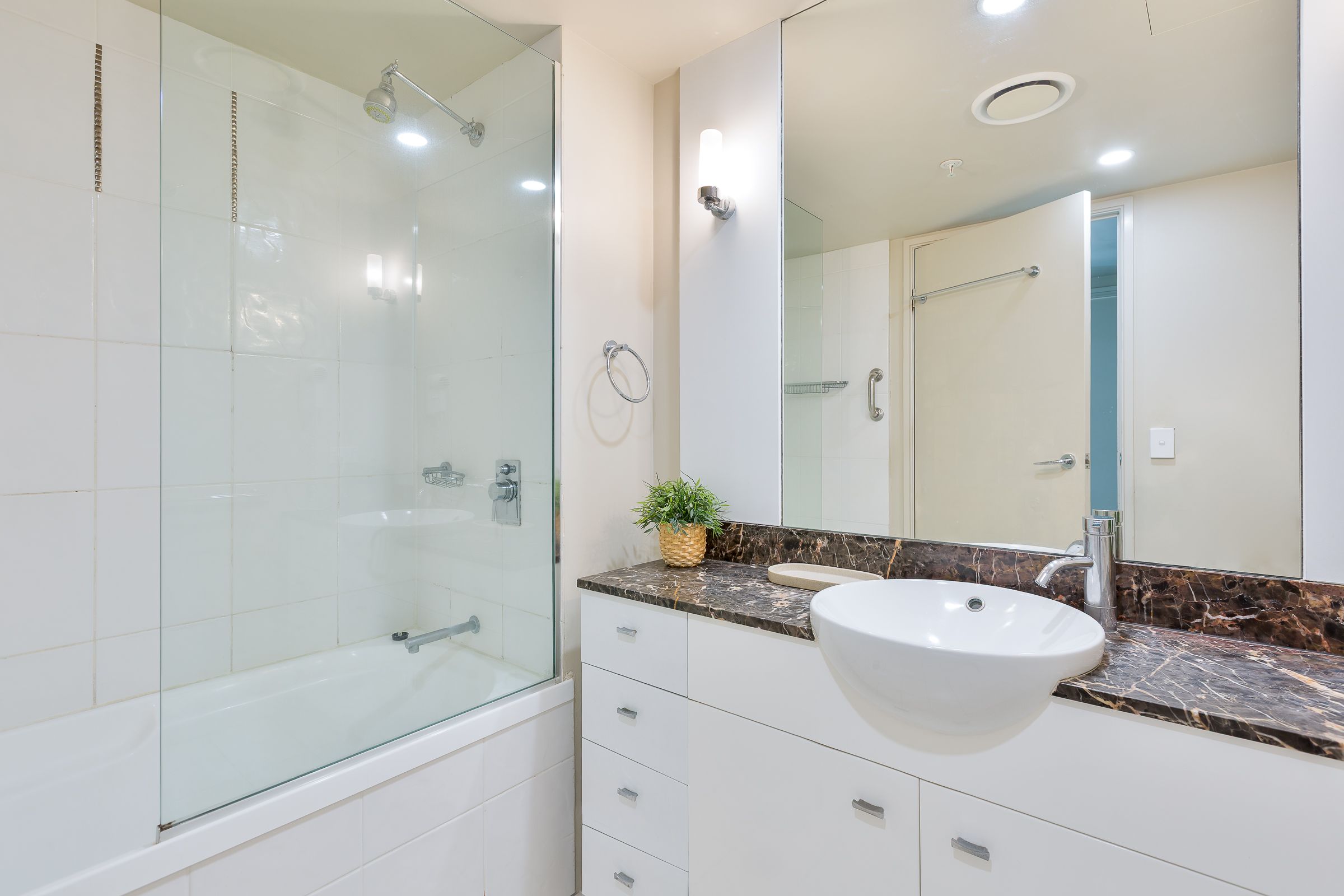 3235/23 Ferny Avenue — photo 9 of 15