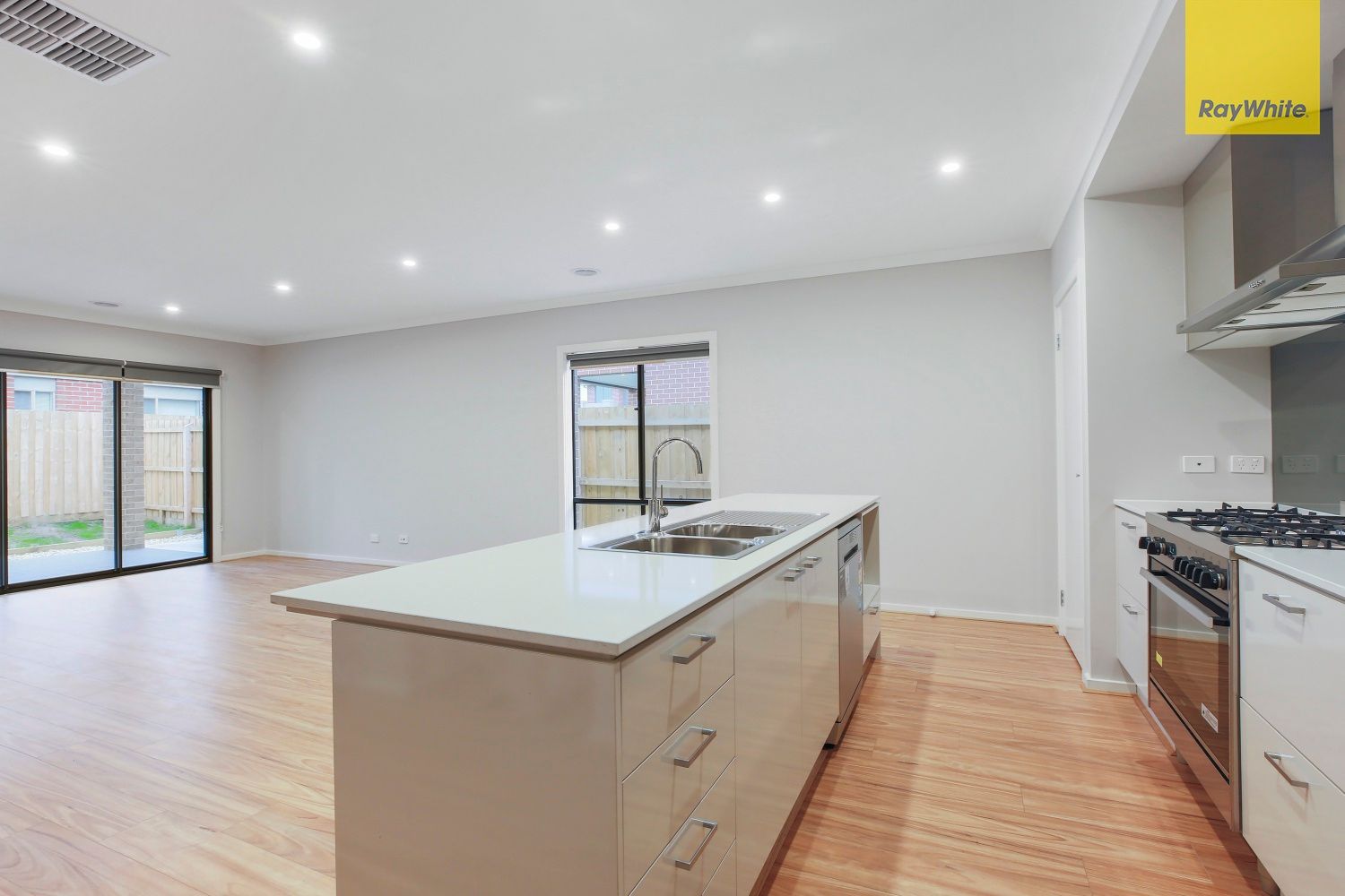 81 Rossiter Retreat, Cranbourne North, VIC 3977