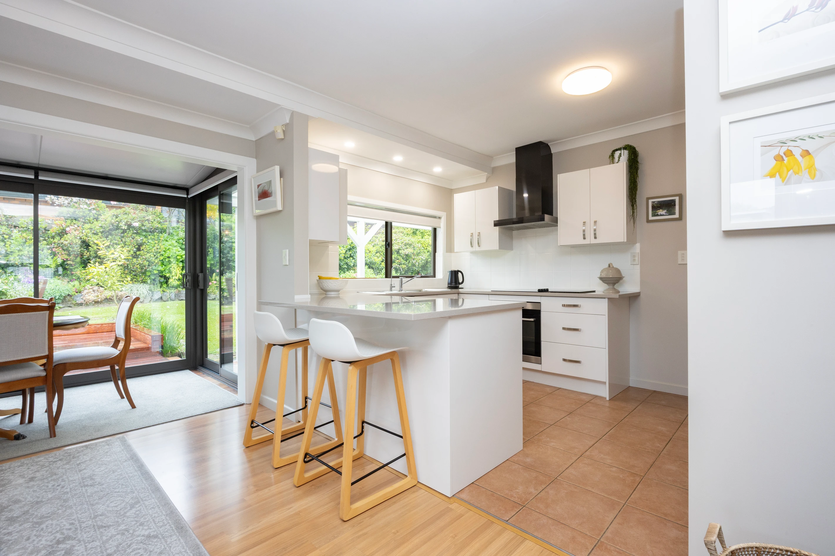 6 Cliff View Drive, Green Bay, Waitakere City