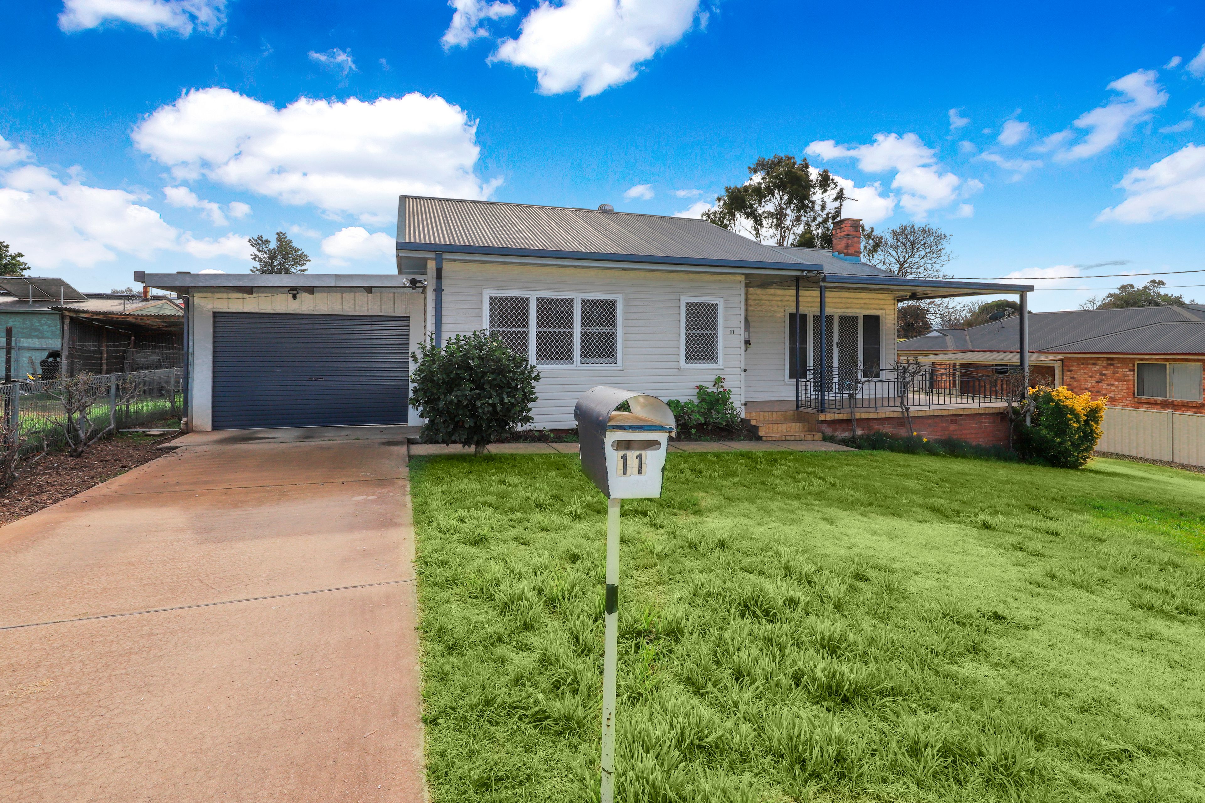 11 Sydney Street, Tumut, NSW 2720