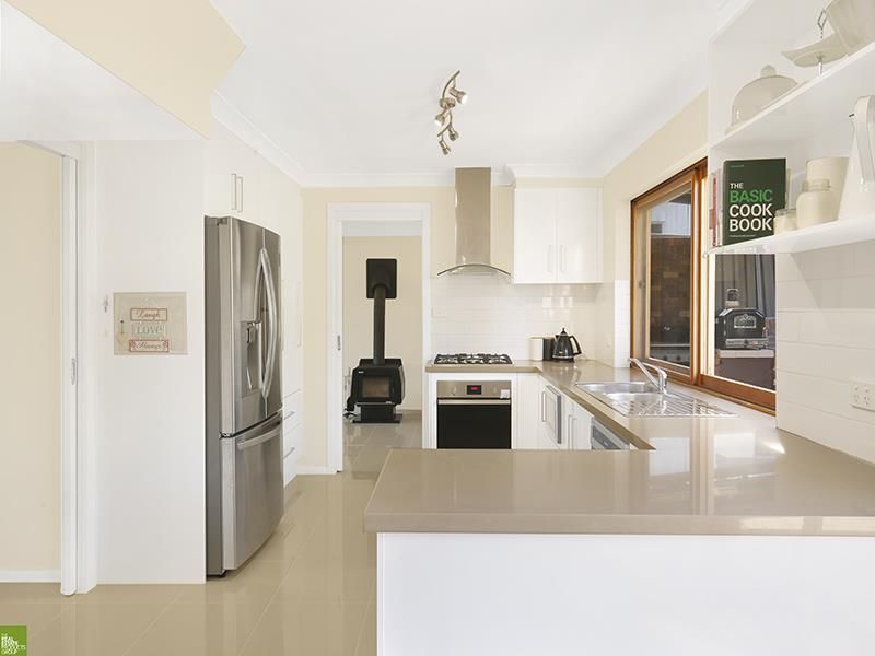 20 Coral Crescent, Unanderra, NSW 2526