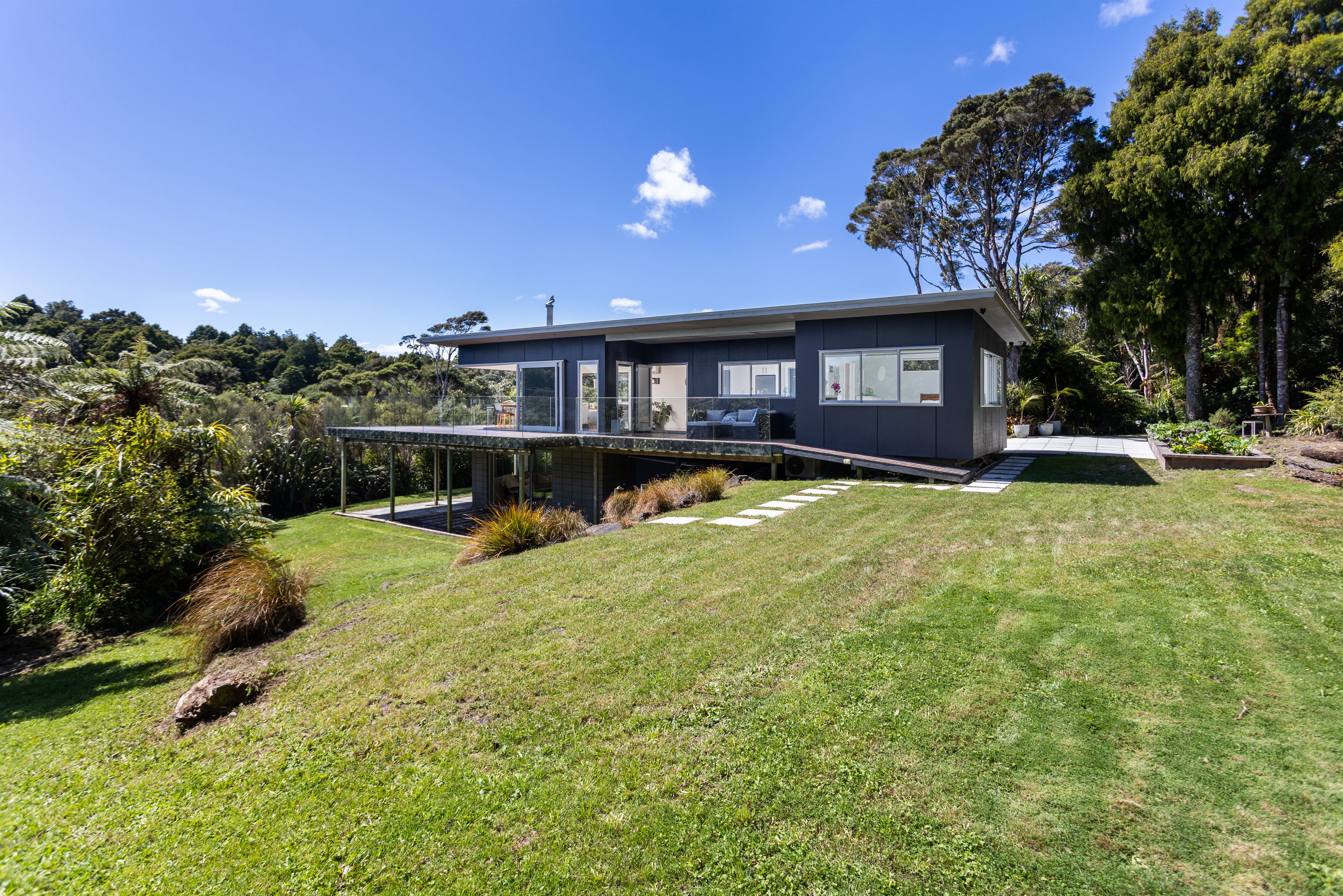 296 Piha Road, Piha, Waitakere City