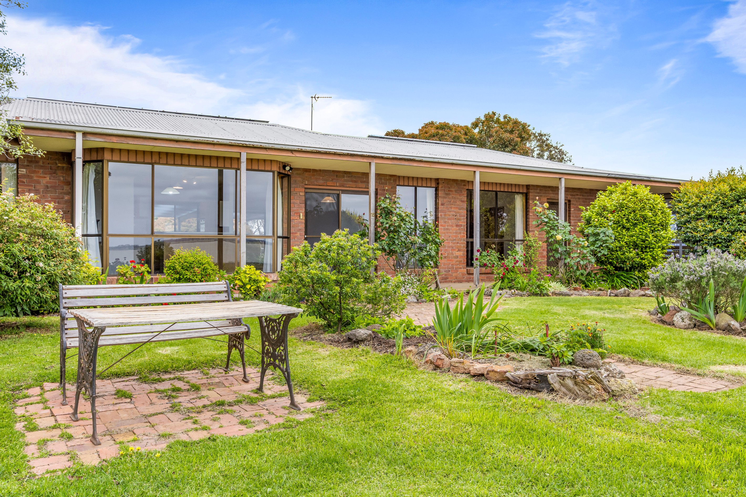 75 Frontage Road, Lake Bolac, VIC 3351