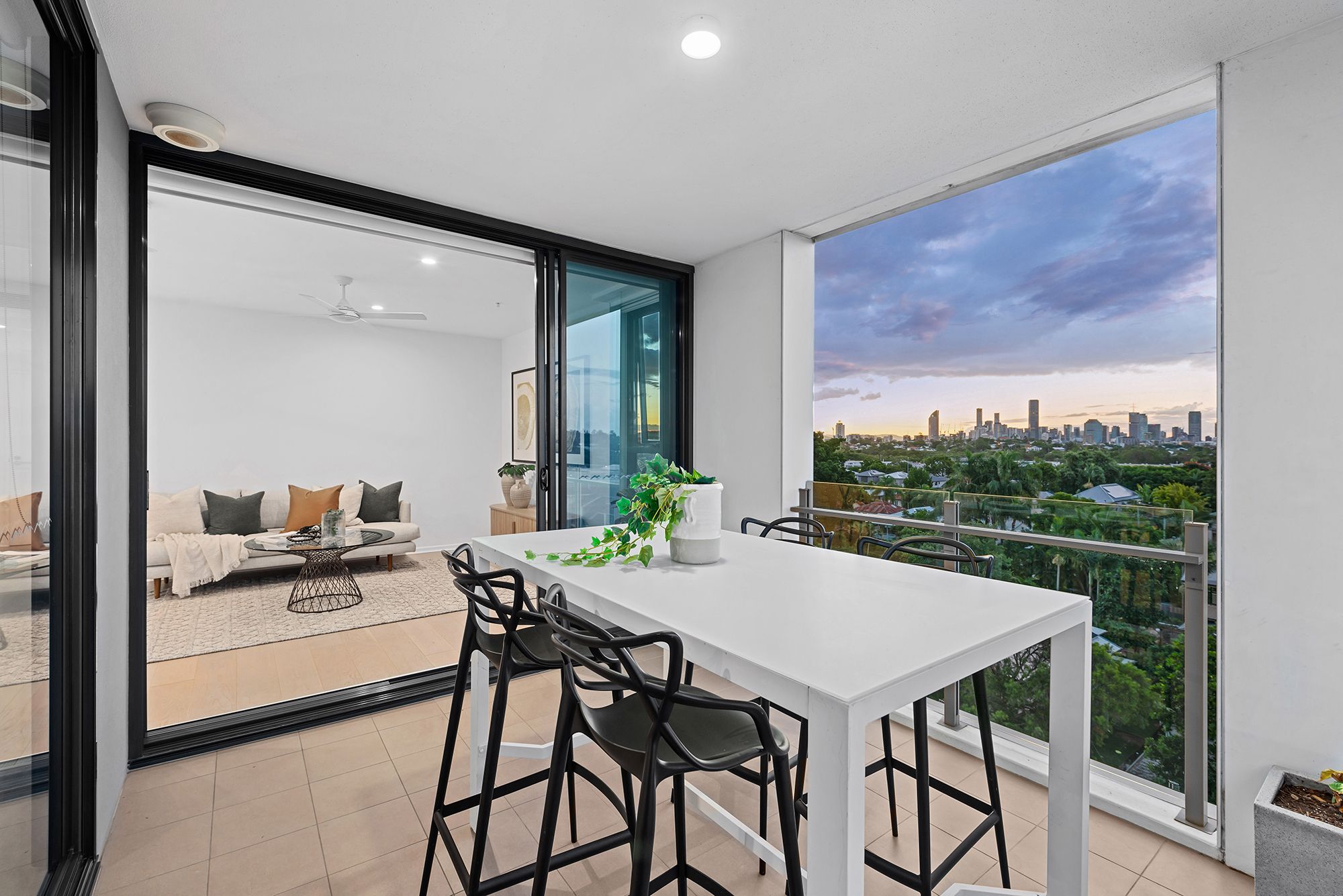 123 Cavendish Road, Coorparoo QLD 4151
