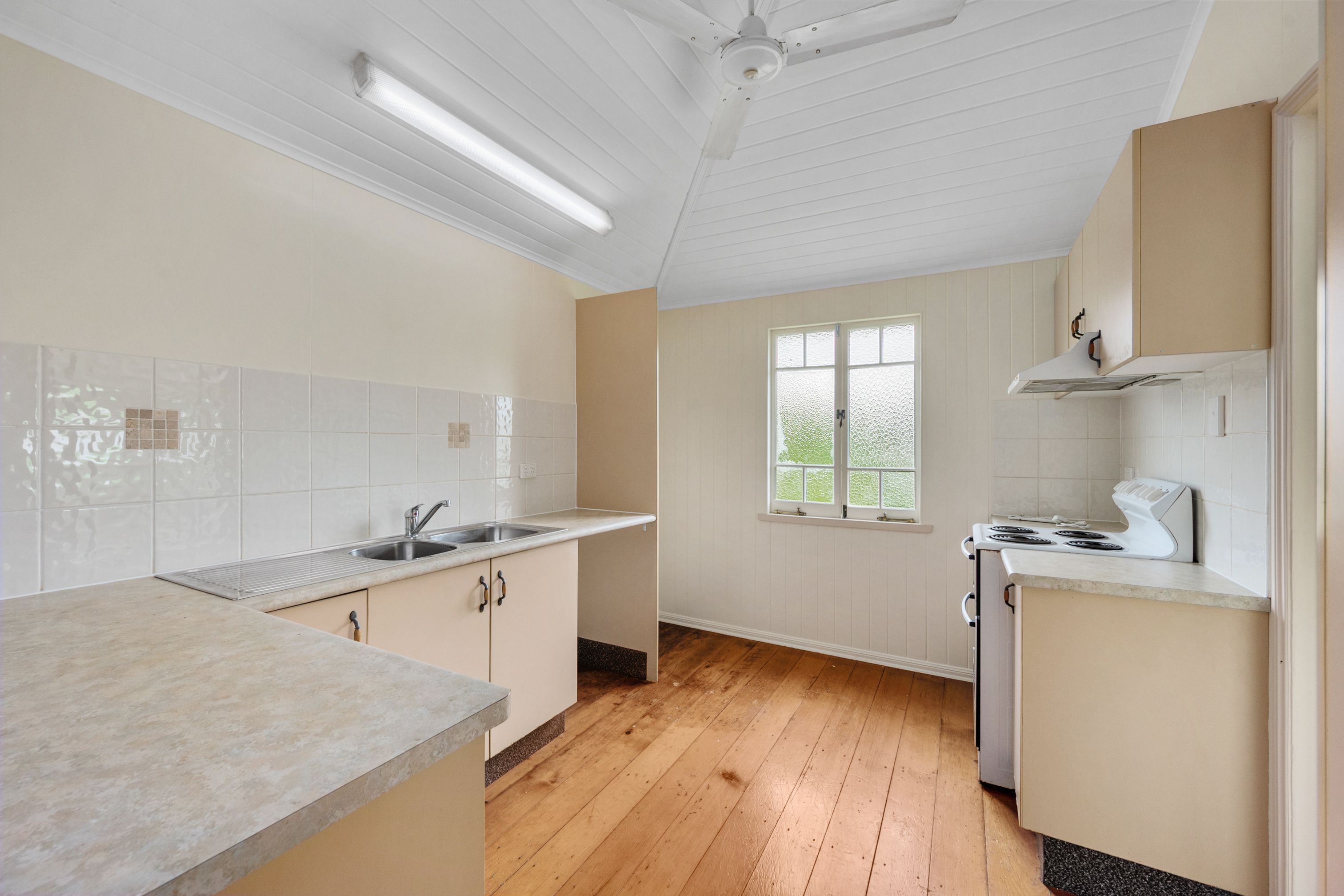 72 Ahearne Street, Hermit Park, QLD 4812