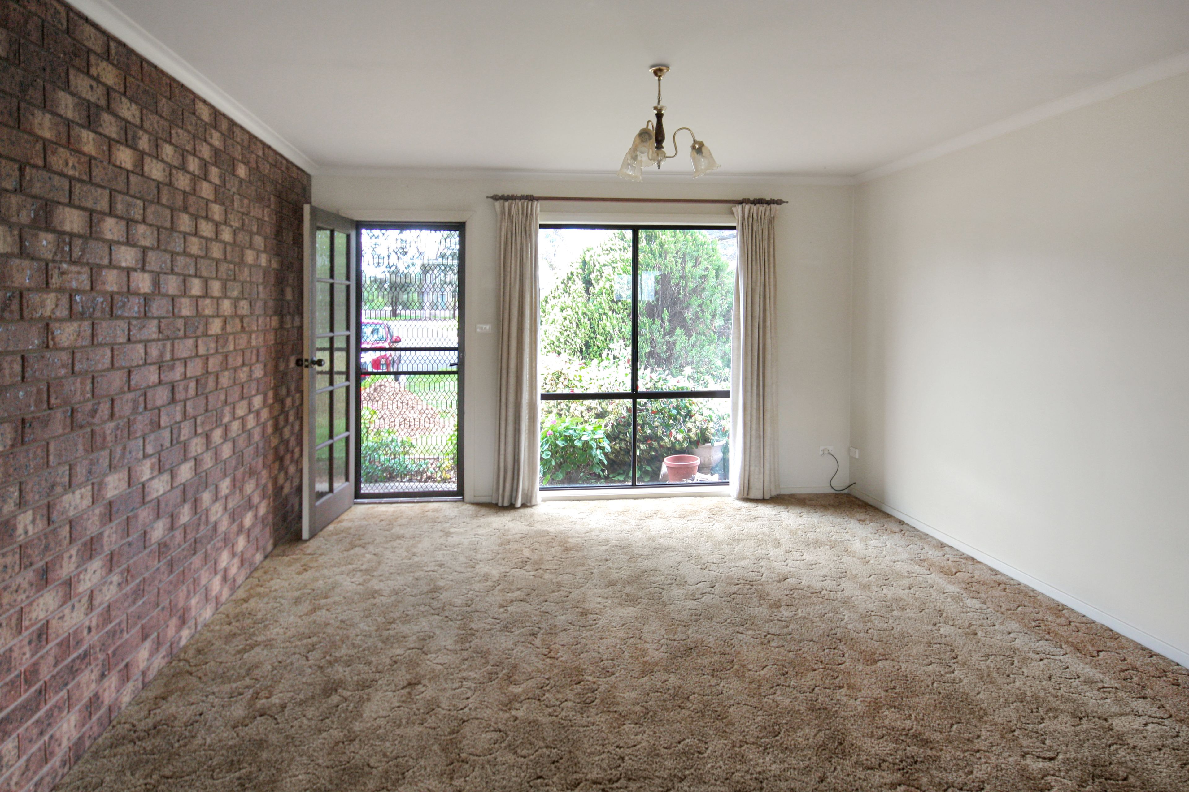 7 Mathieson Court — photo 3 of 8