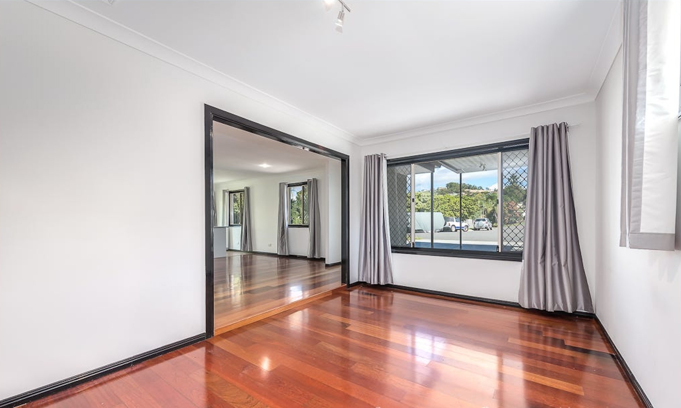 9 Regal Court, Highland Park, QLD 4211