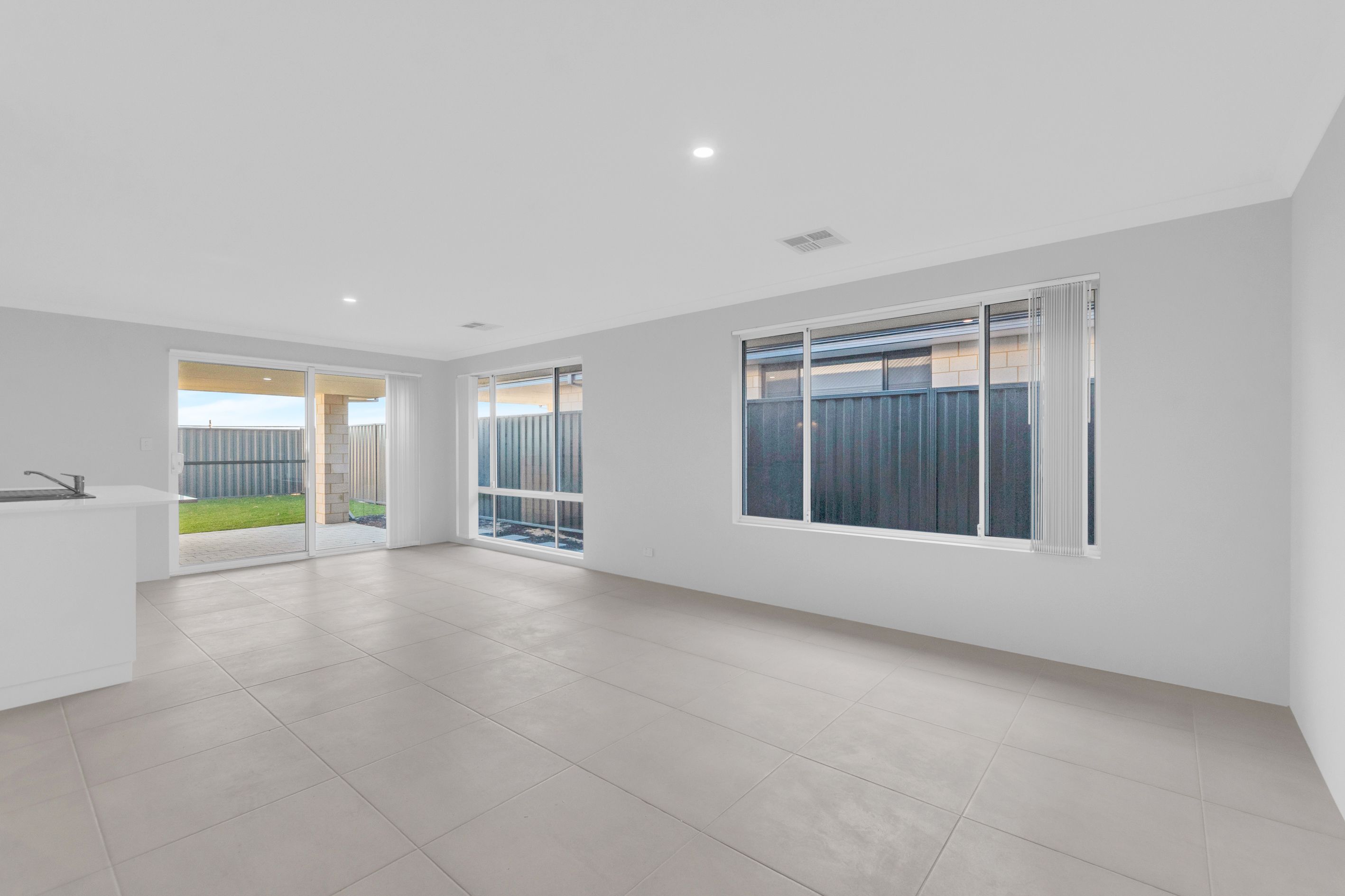 11 Brumlow Way, Lakelands, WA 6180