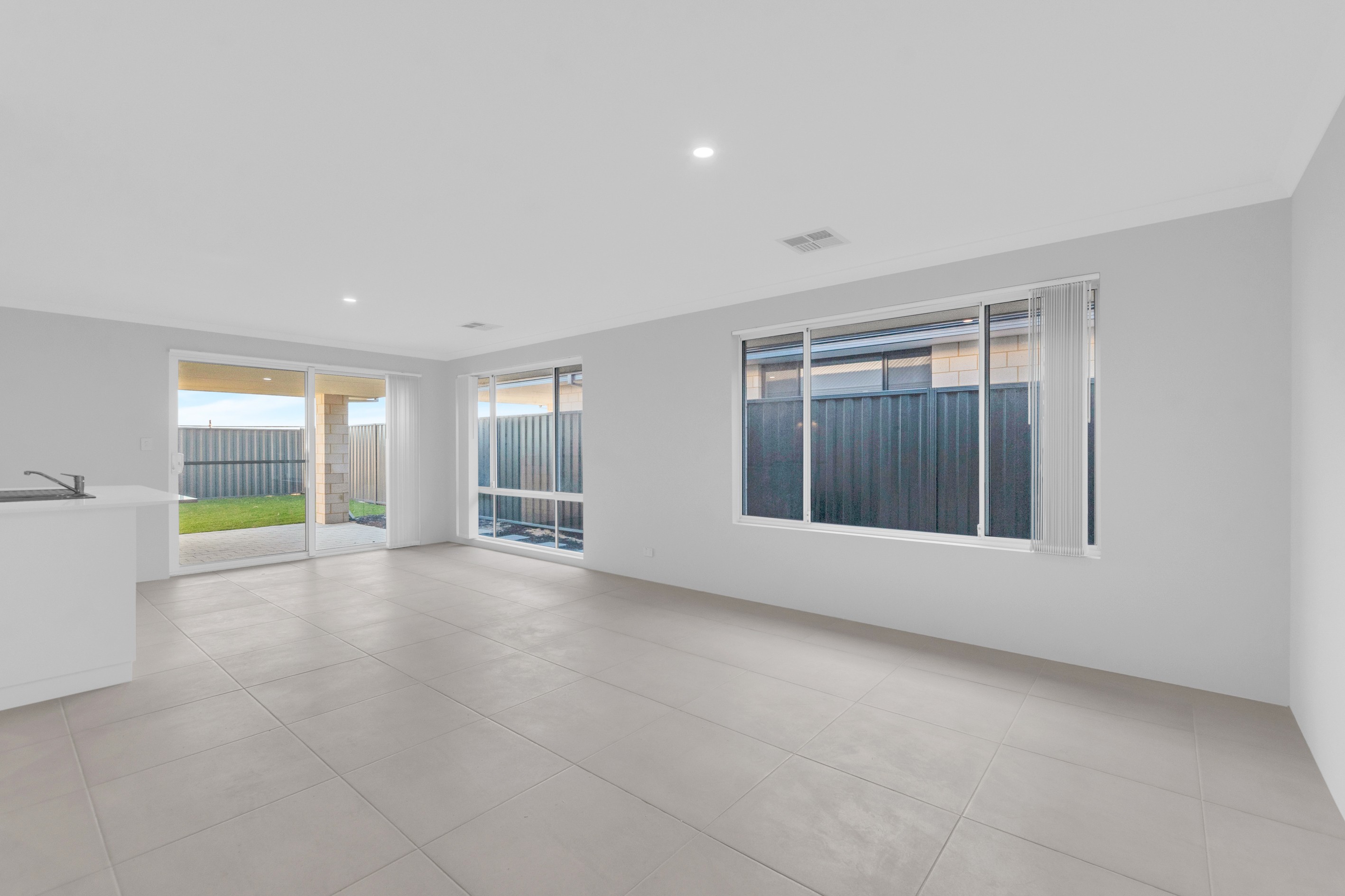 11 Brumlow Way, Lakelands, WA 6180