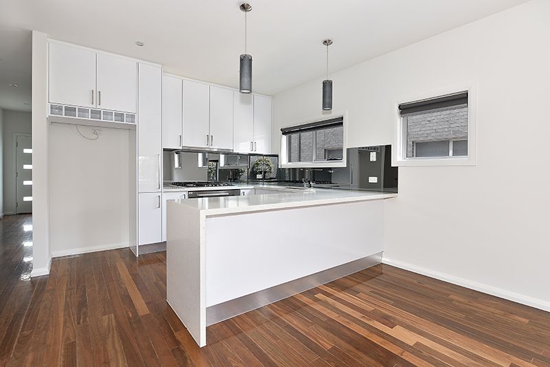2/21 Watt Avenue, Oak Park, VIC 3046