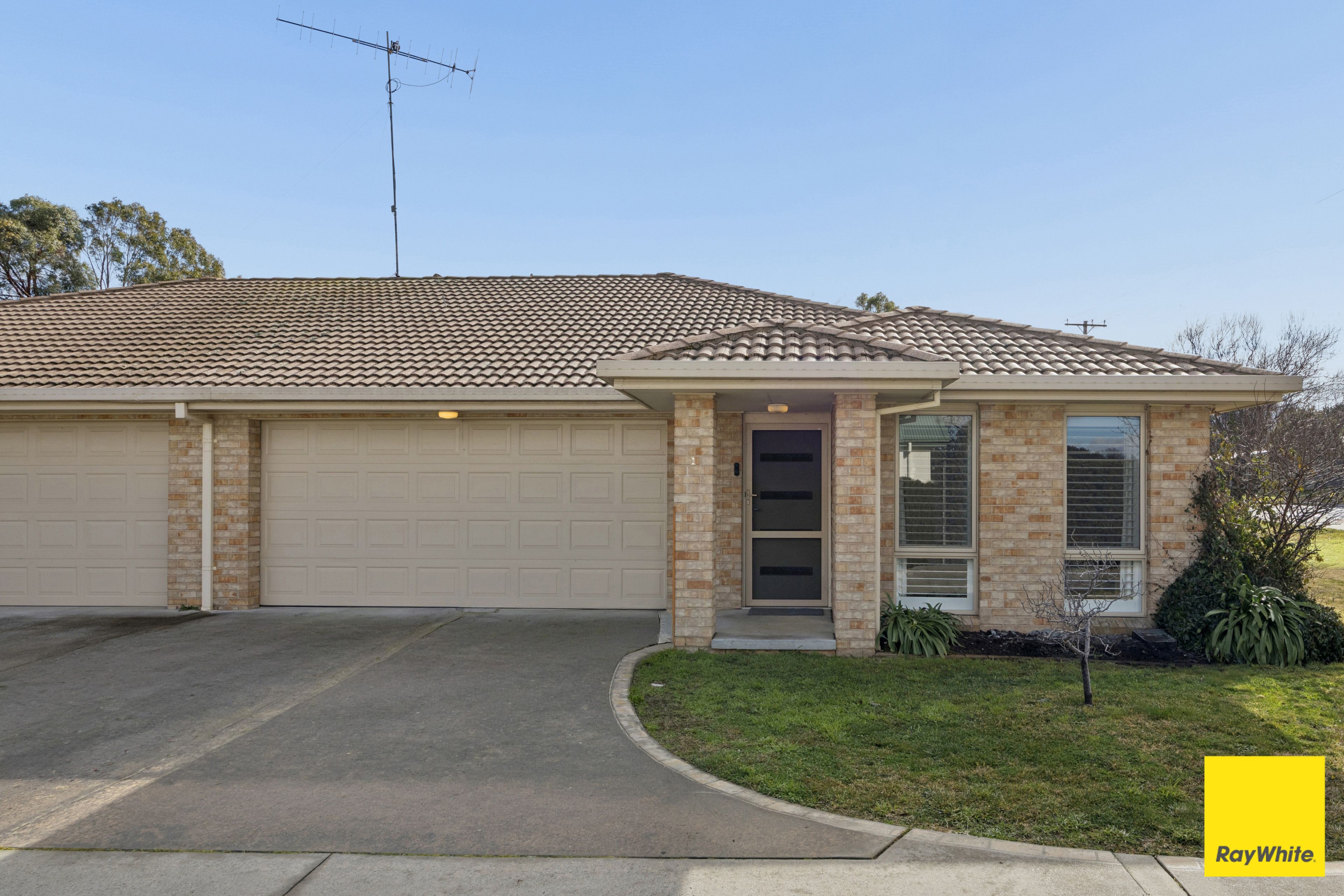 1/95 Ellendon Street — photo from Ray White Bungendore