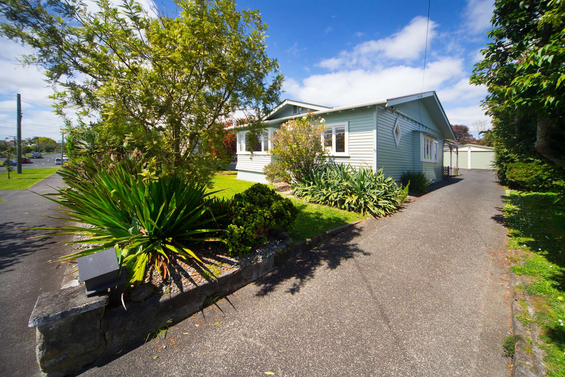 78 Huia Road photo 1