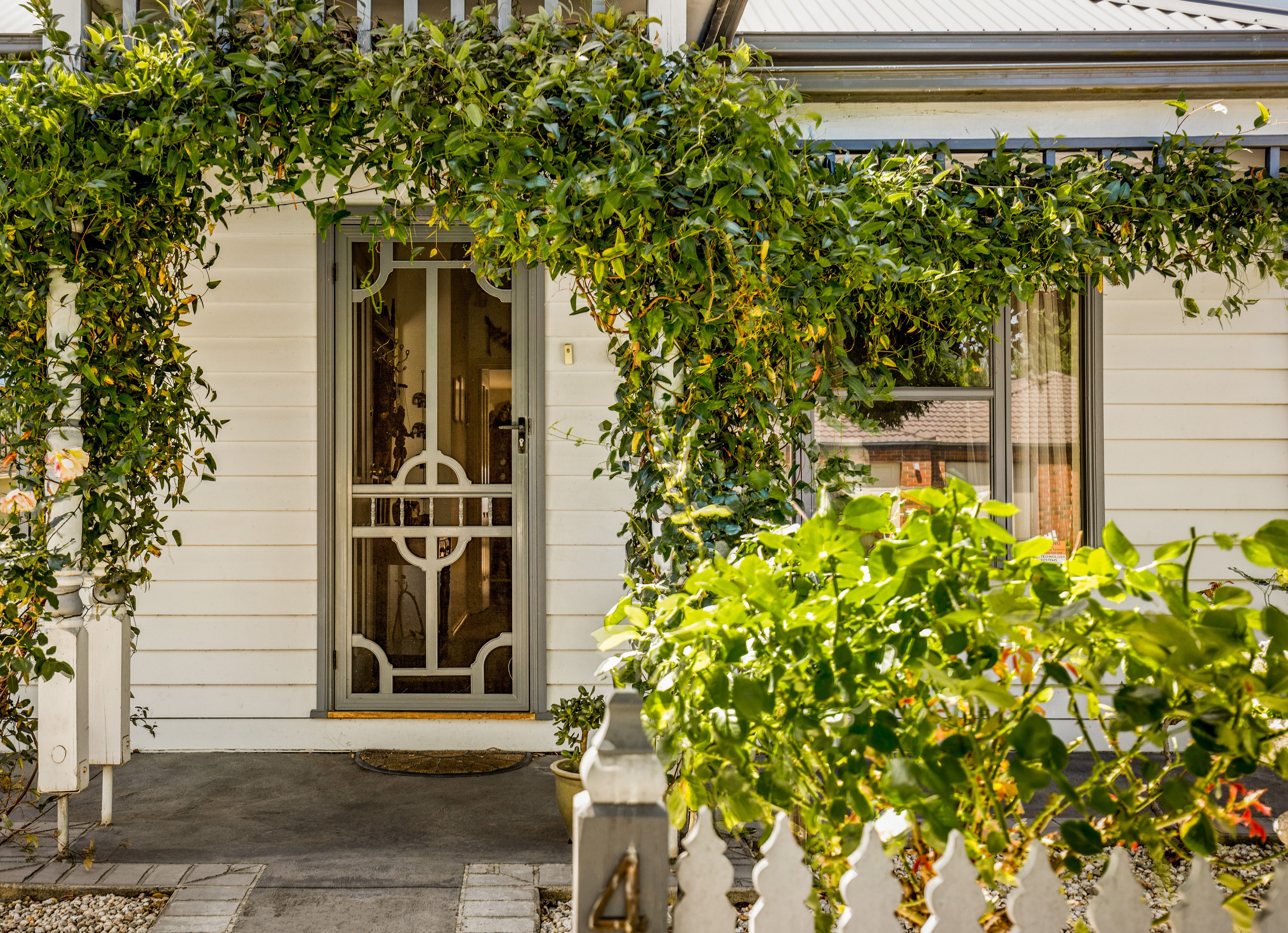 4 Honeysuckle Close, Pakenham, VIC 3810