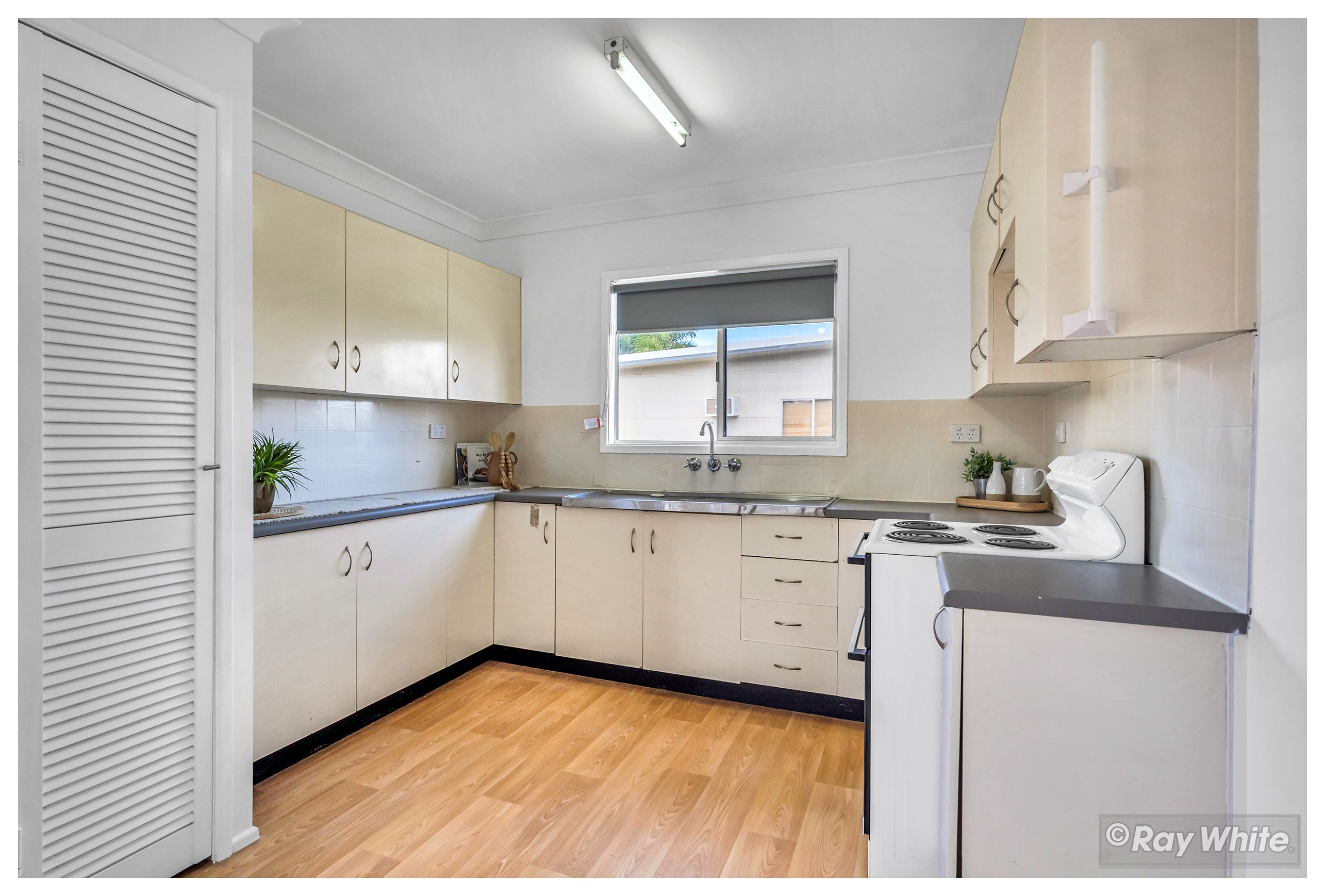28 Alexandra Street — photo 11 of 28