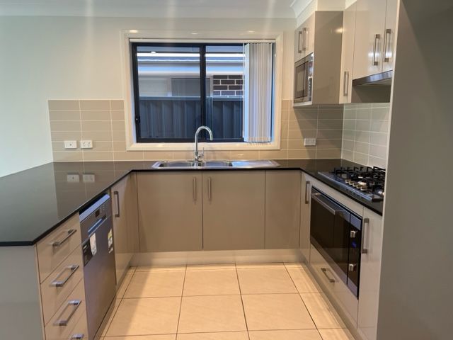 11 Mooney Street, Spring Farm, NSW 2570