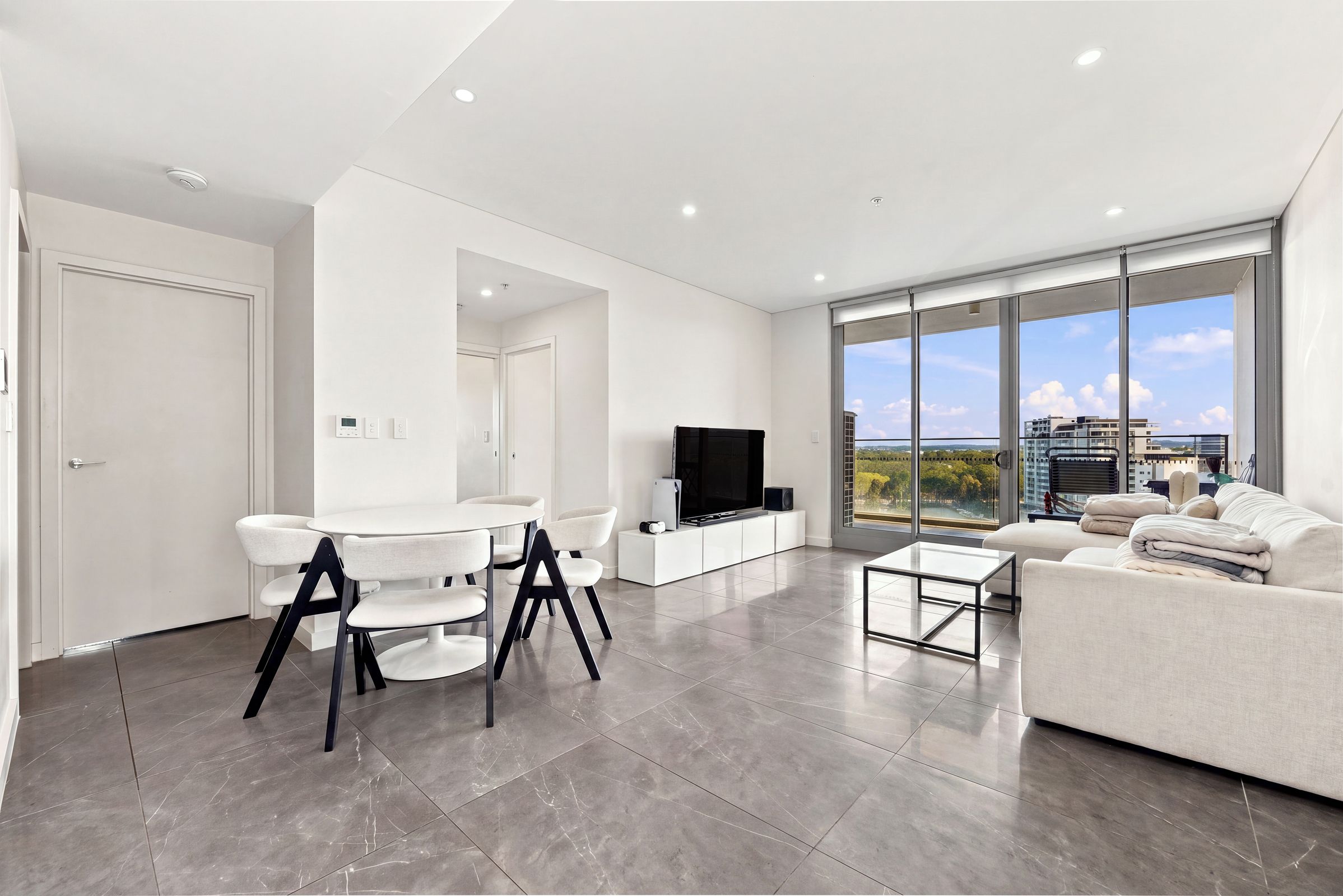 901/6 Shale Street — photo from Ray White City South