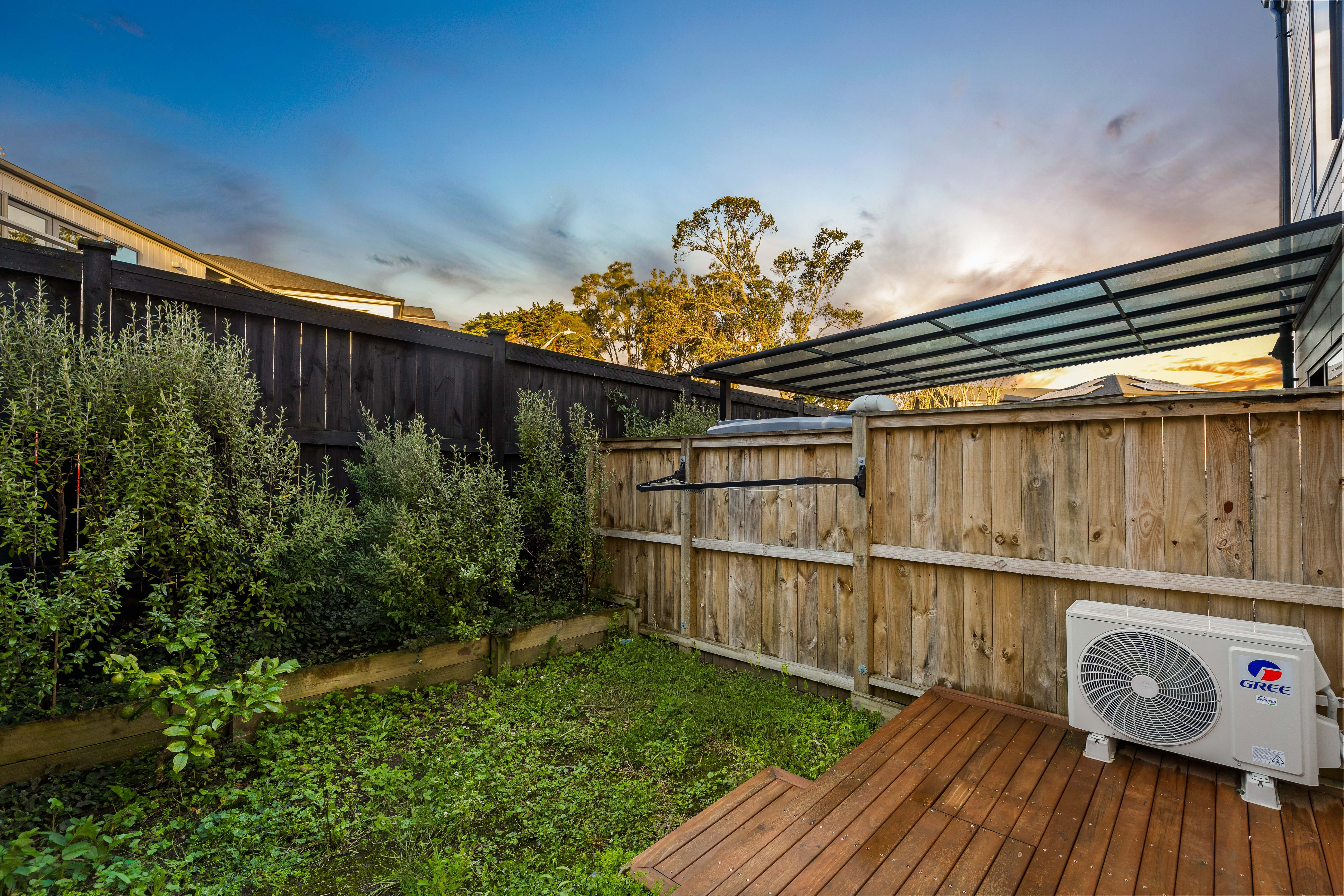 12b Woodhouse Place, West Harbour, Waitakere City