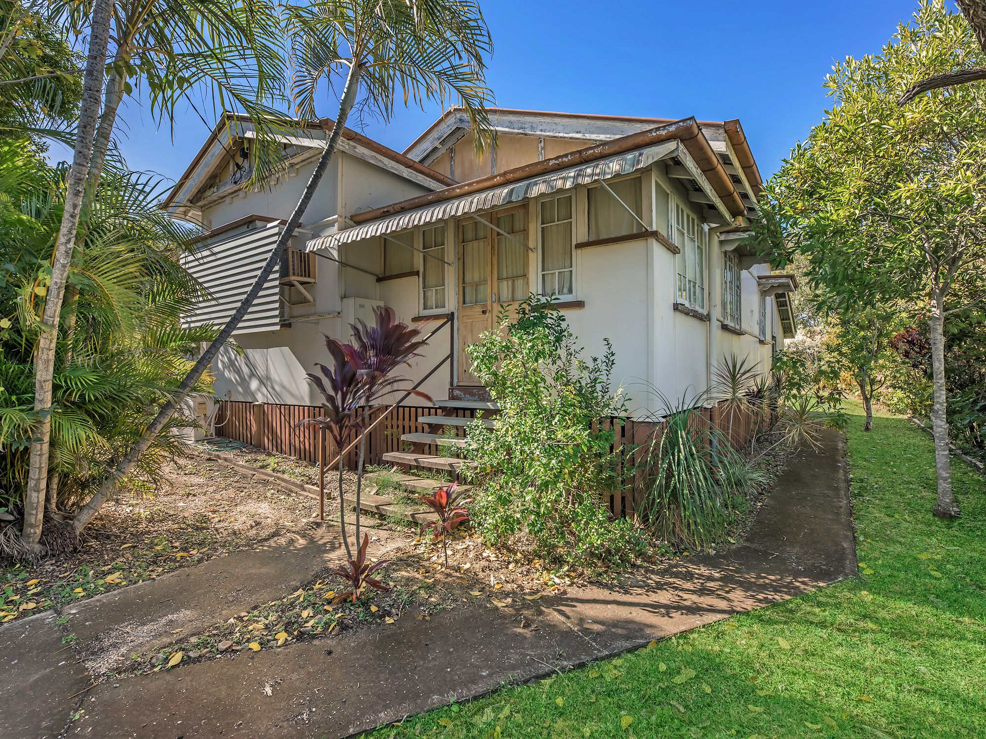 12 Molloy Street, Silkstone, QLD 4304