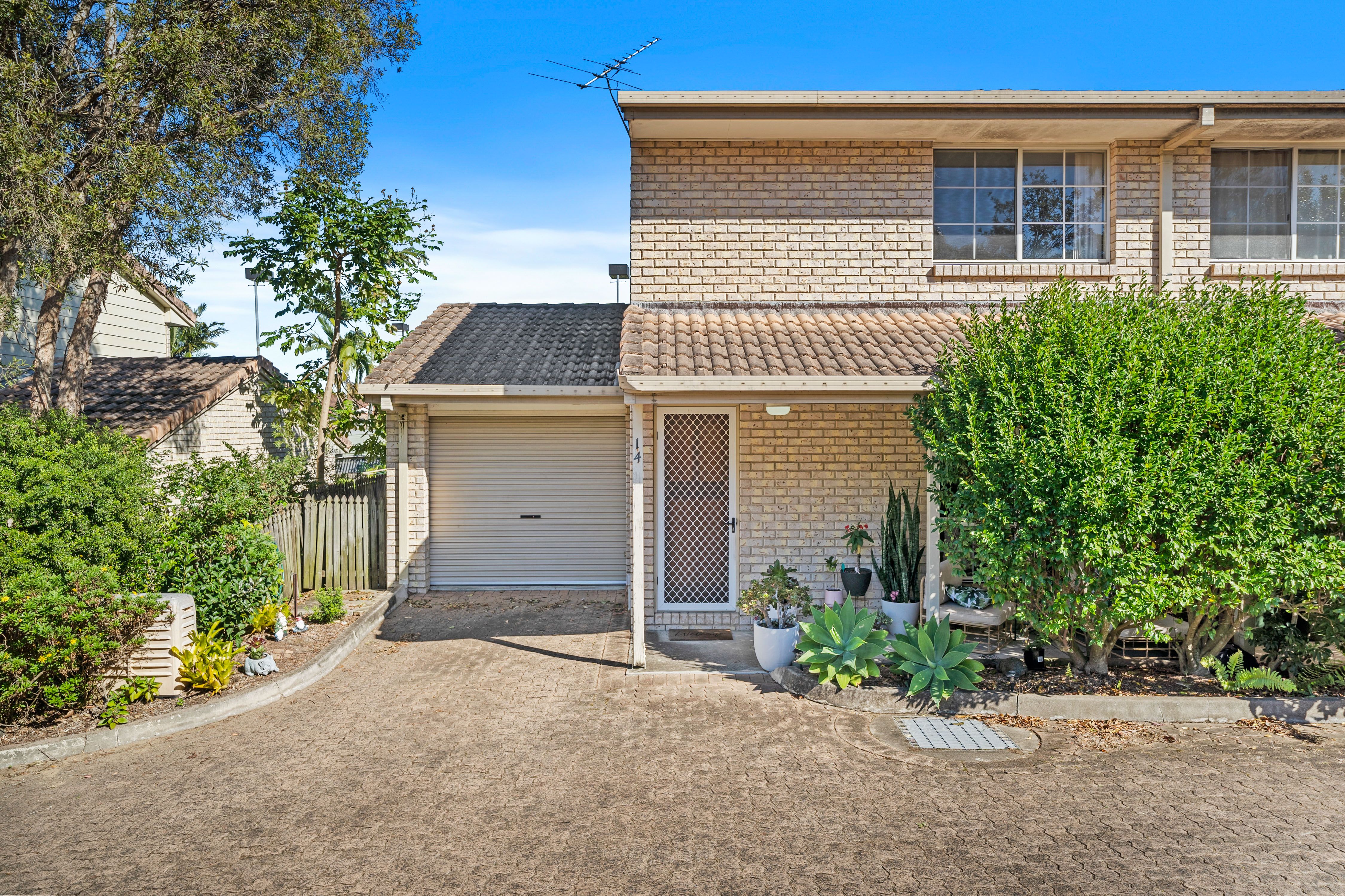 35 Dennis Road, Springwood QLD 4127