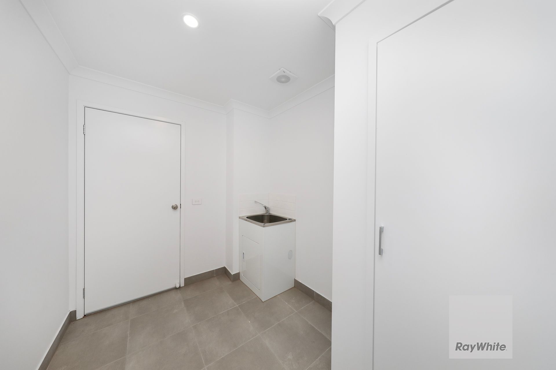 29 Messara Walk — photo 11 of 15
