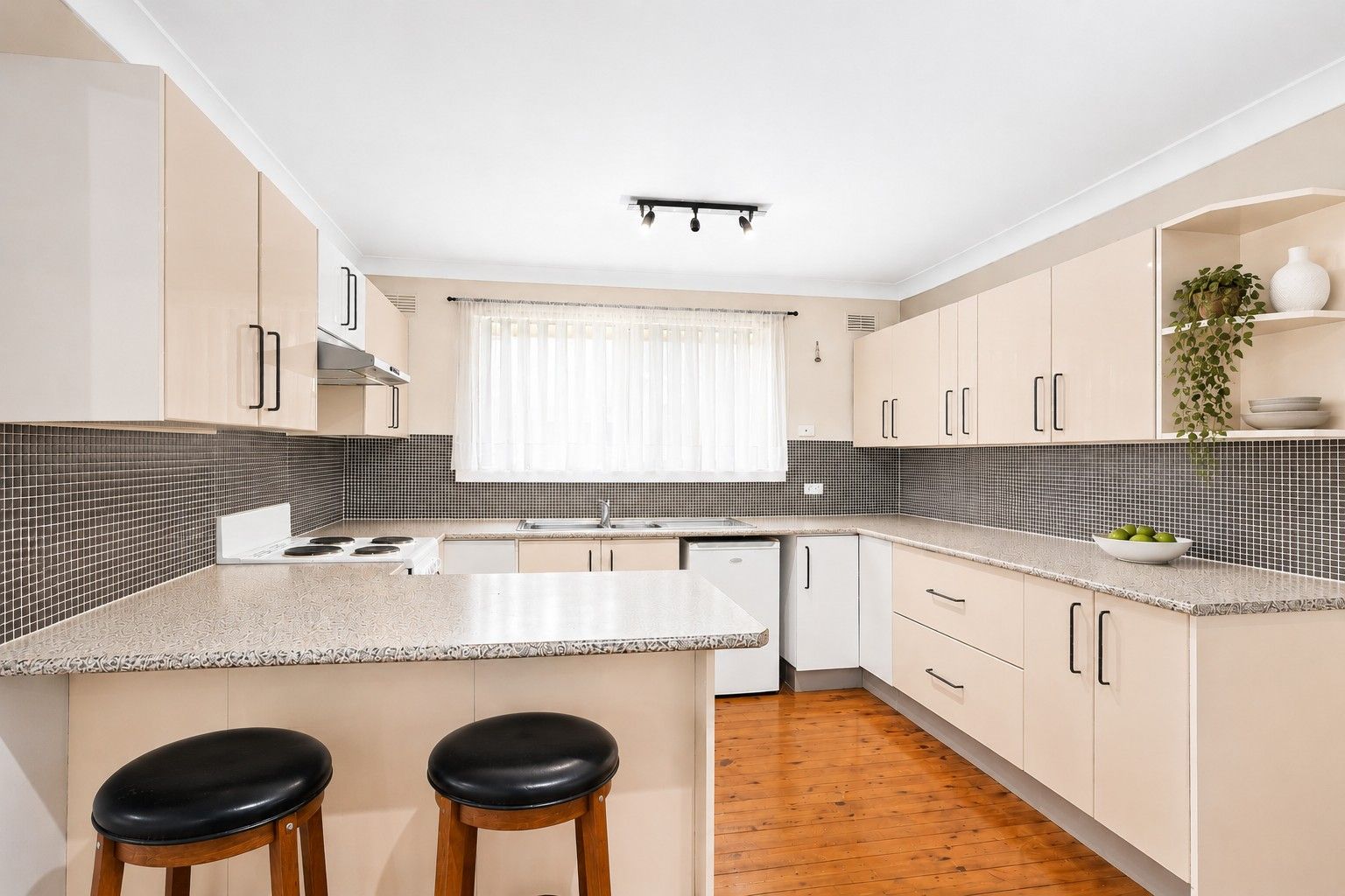103 Wentworth Street — photo 3 of 14