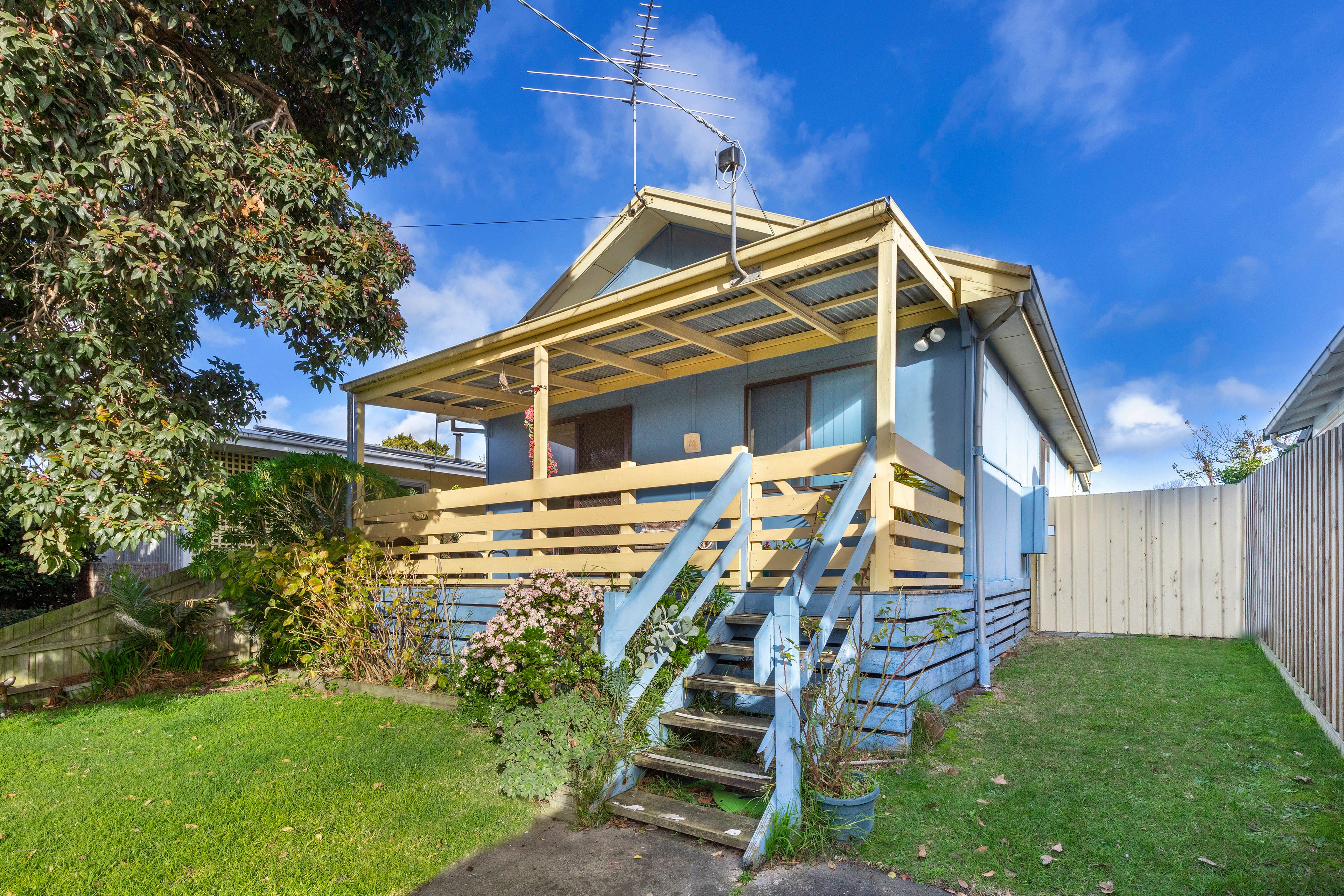 122 Ninth Avenue, Rosebud VIC 3939