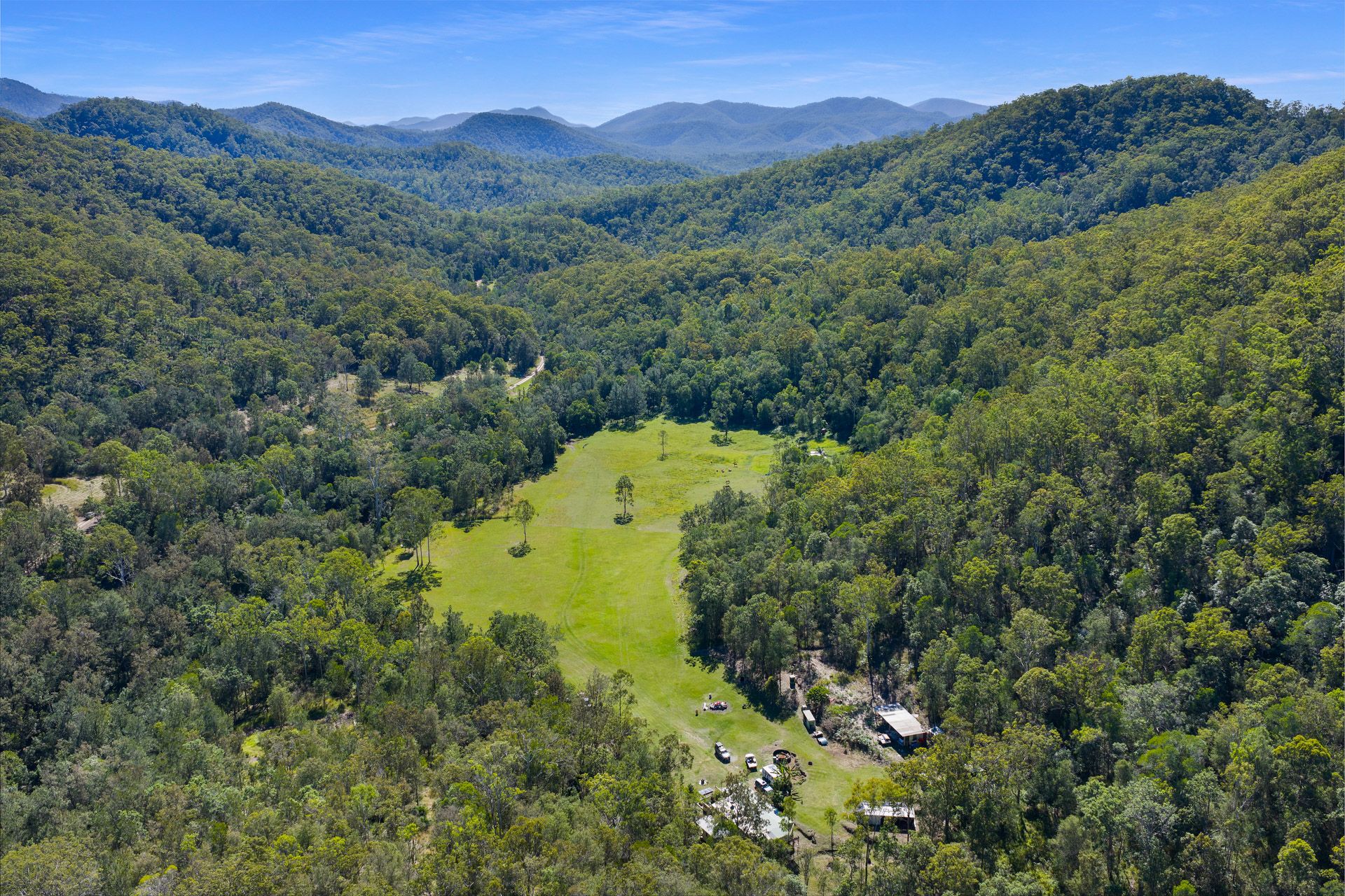 Peaceful Off-Grid Escape Along Amamoor Creek — photo 7 of 16