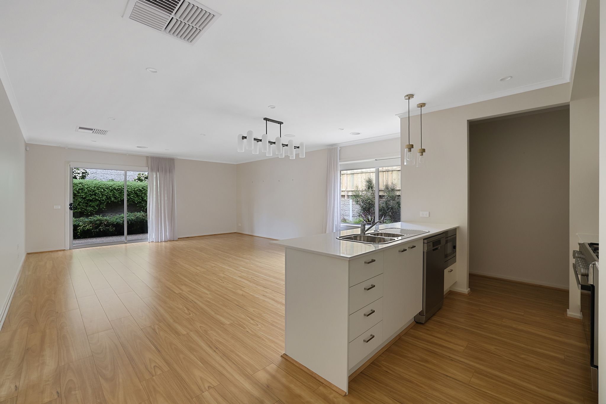 18 Illawarra Boulevard — photo 4 of 30